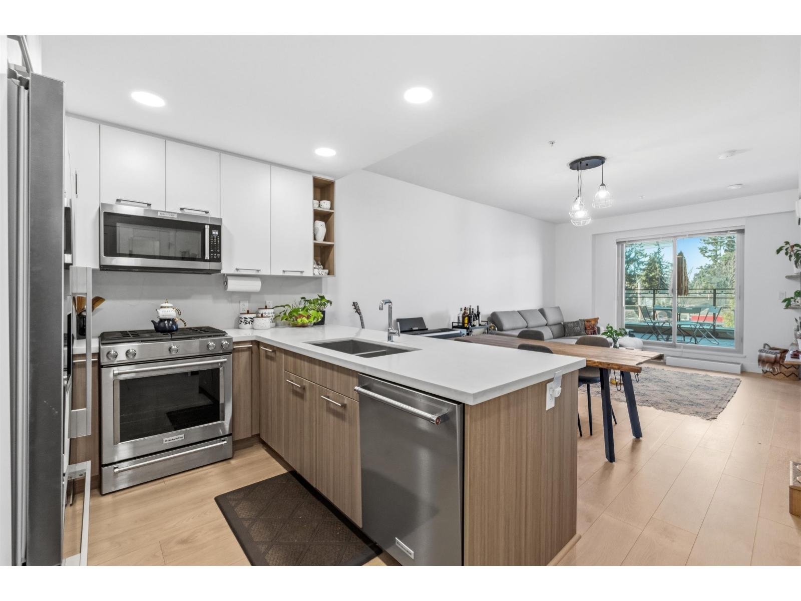 313 14022 North Bluff Road, White Rock, British Columbia  V4B 0B7 - Photo 2 - R3099682