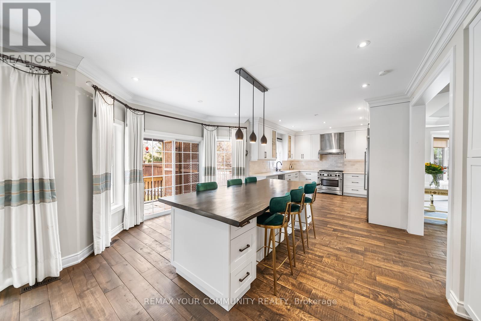 31 Marinucci Court, Richmond Hill, Ontario  L4C 0M5 - Photo 11 - N12884072