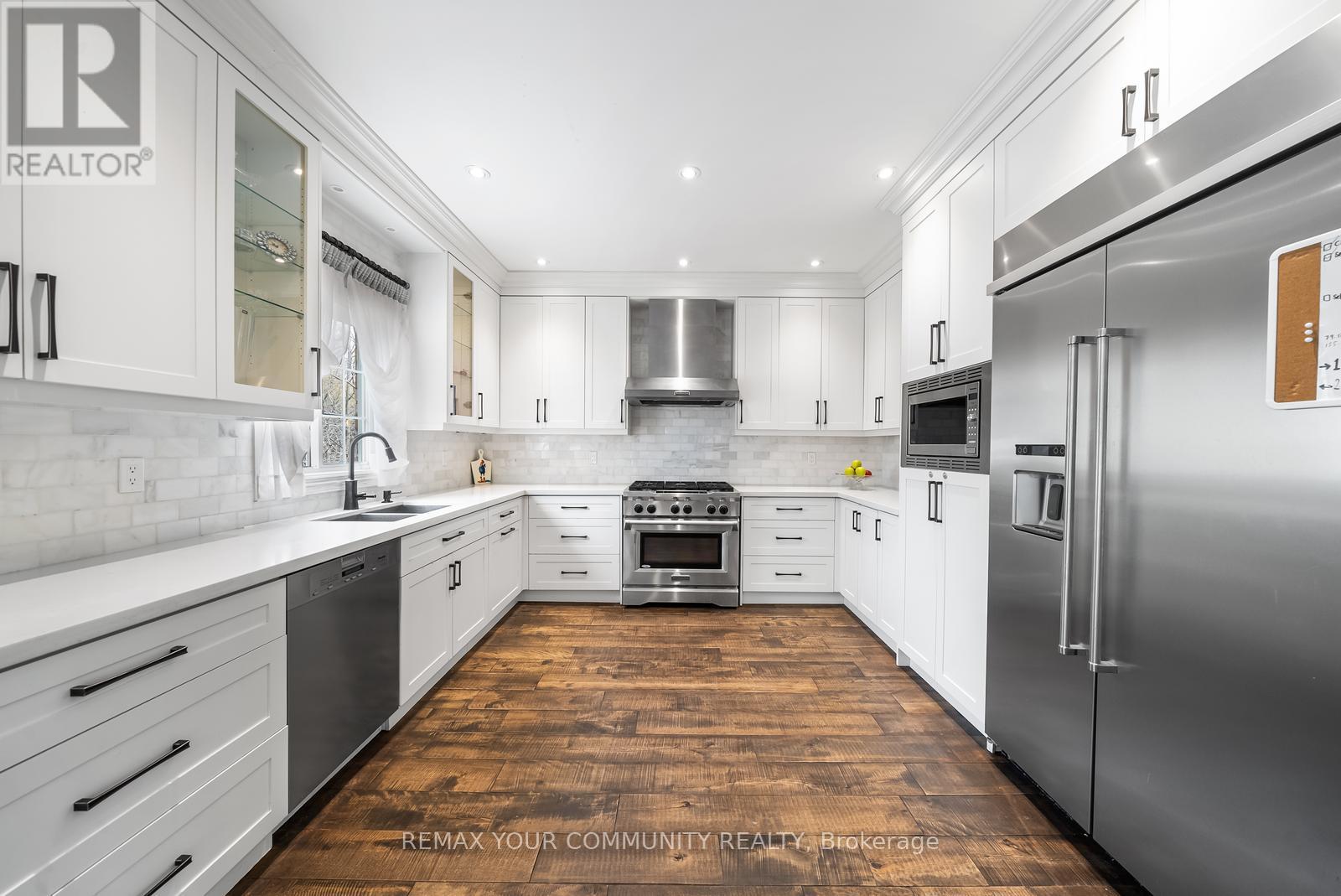 31 Marinucci Court, Richmond Hill, Ontario  L4C 0M5 - Photo 14 - N12884072