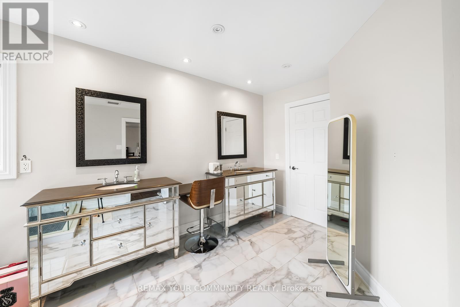 31 Marinucci Court, Richmond Hill, Ontario  L4C 0M5 - Photo 25 - N12884072