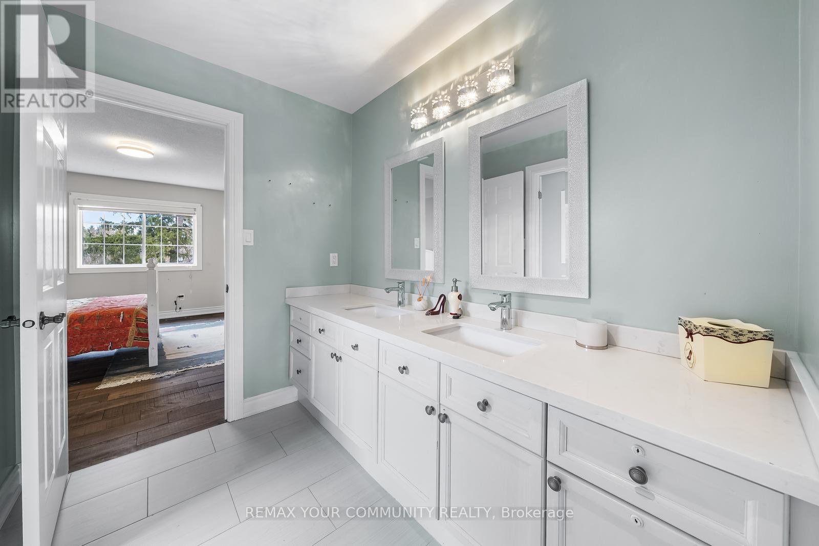 31 Marinucci Court, Richmond Hill, Ontario  L4C 0M5 - Photo 32 - N12884072