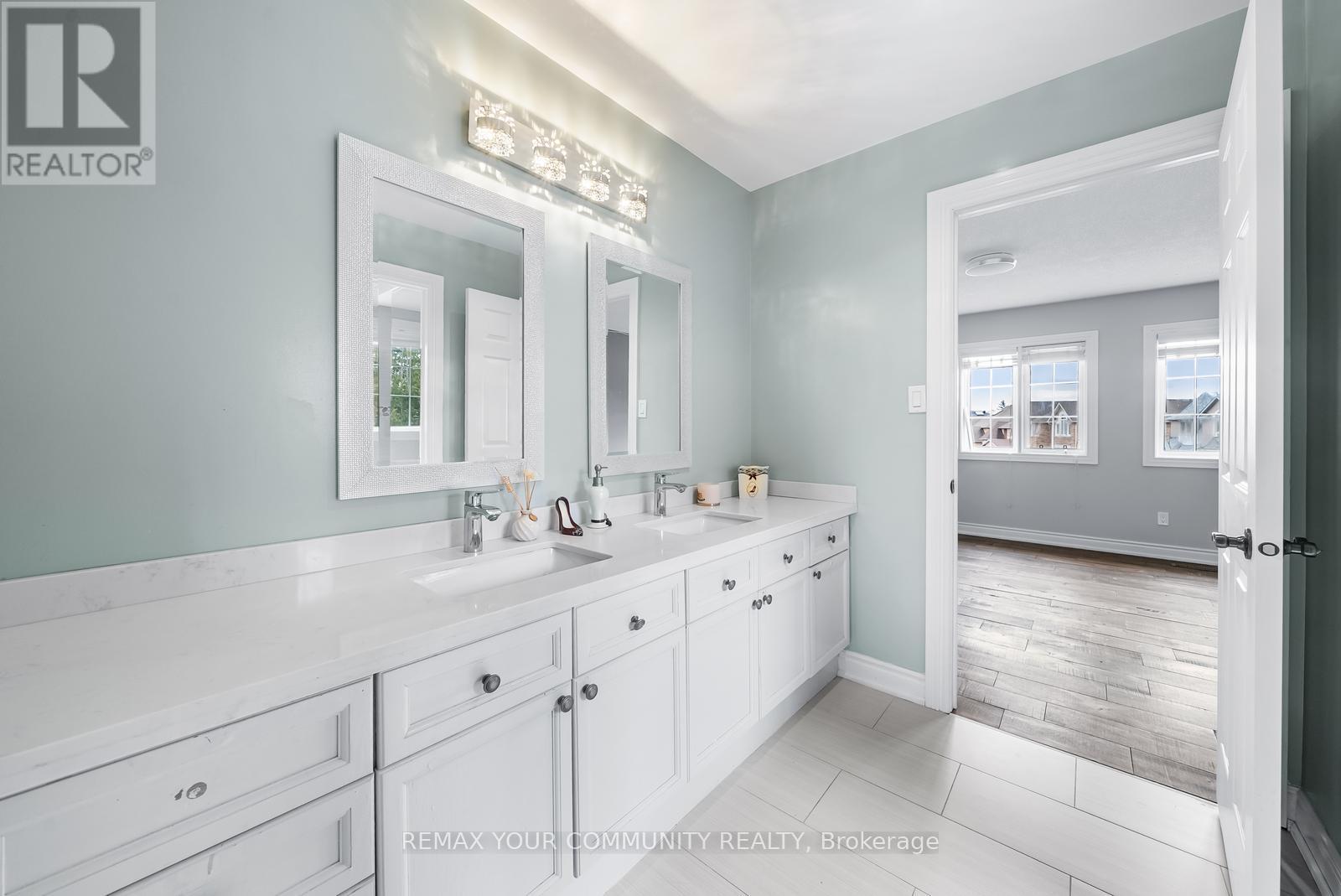 31 Marinucci Court, Richmond Hill, Ontario  L4C 0M5 - Photo 33 - N12884072