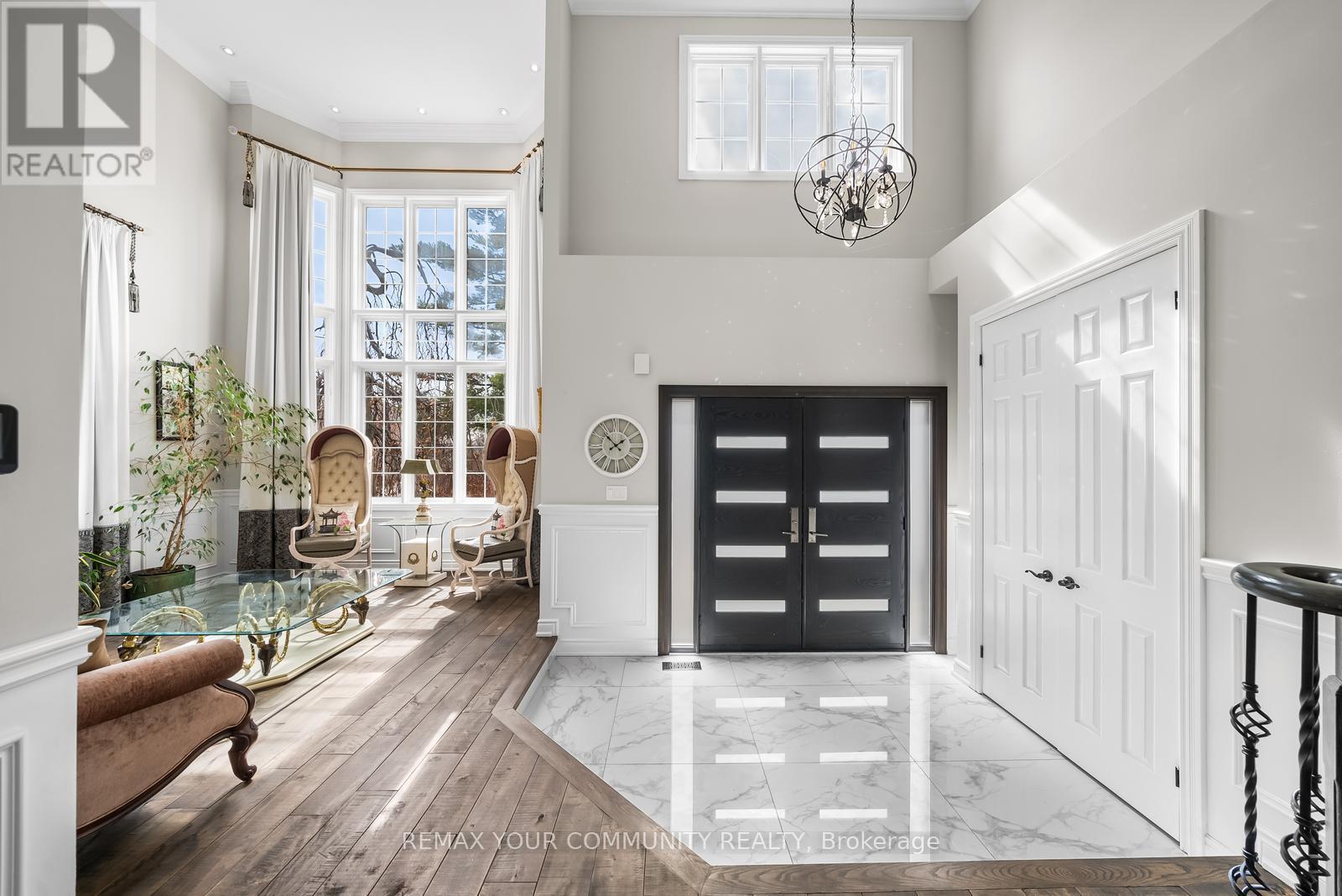 31 Marinucci Court, Richmond Hill, Ontario  L4C 0M5 - Photo 5 - N12884072