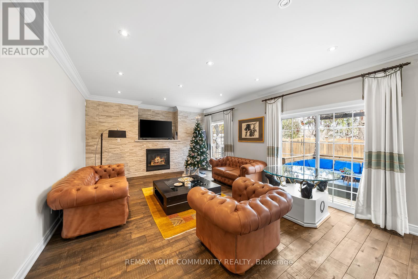 31 Marinucci Court, Richmond Hill, Ontario  L4C 0M5 - Photo 9 - N12884072