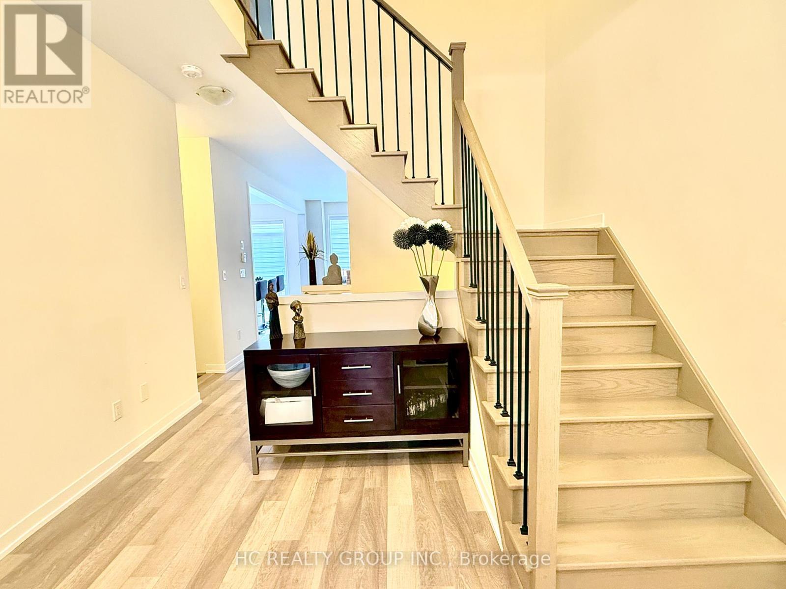 4 Sand Hill Mews, Vaughan, Ontario  L6A 4Y4 - Photo 3 - N12884082