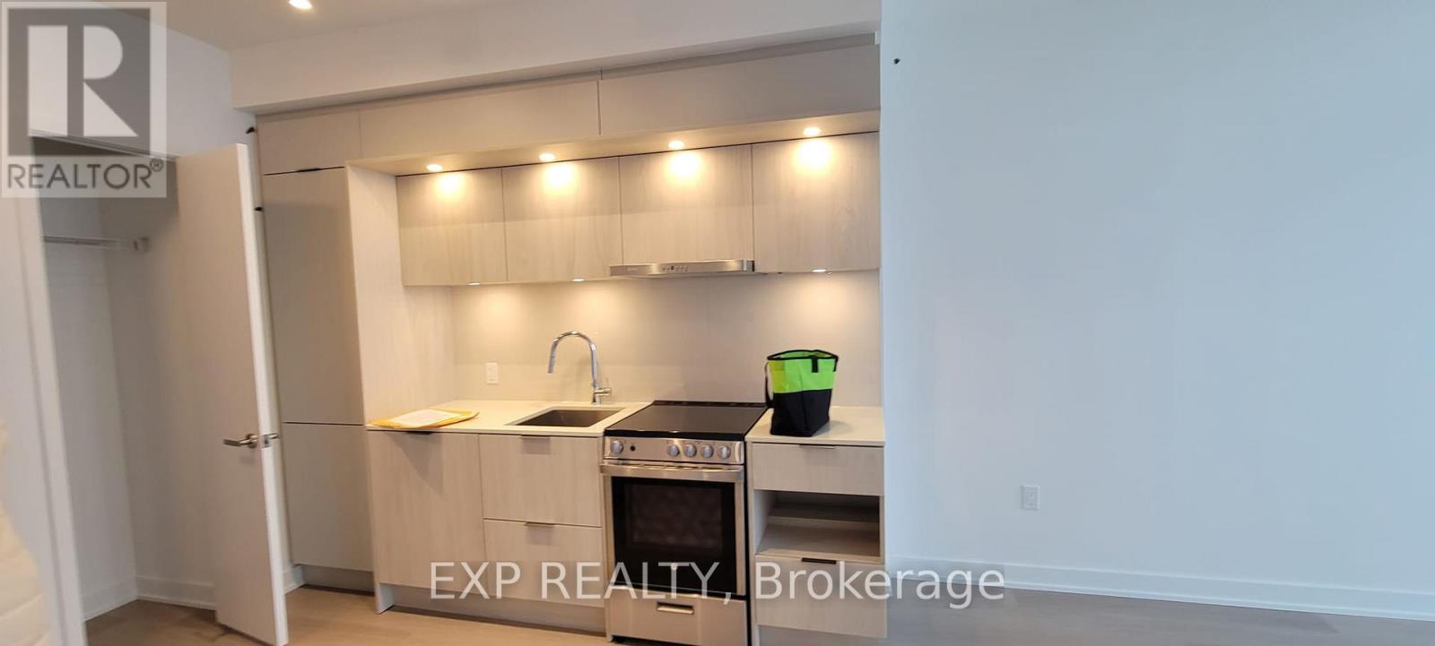 3210 - 448 Burnhamthorpe Road, Mississauga, Ontario  L5B 0R4 - Photo 9 - W12884088