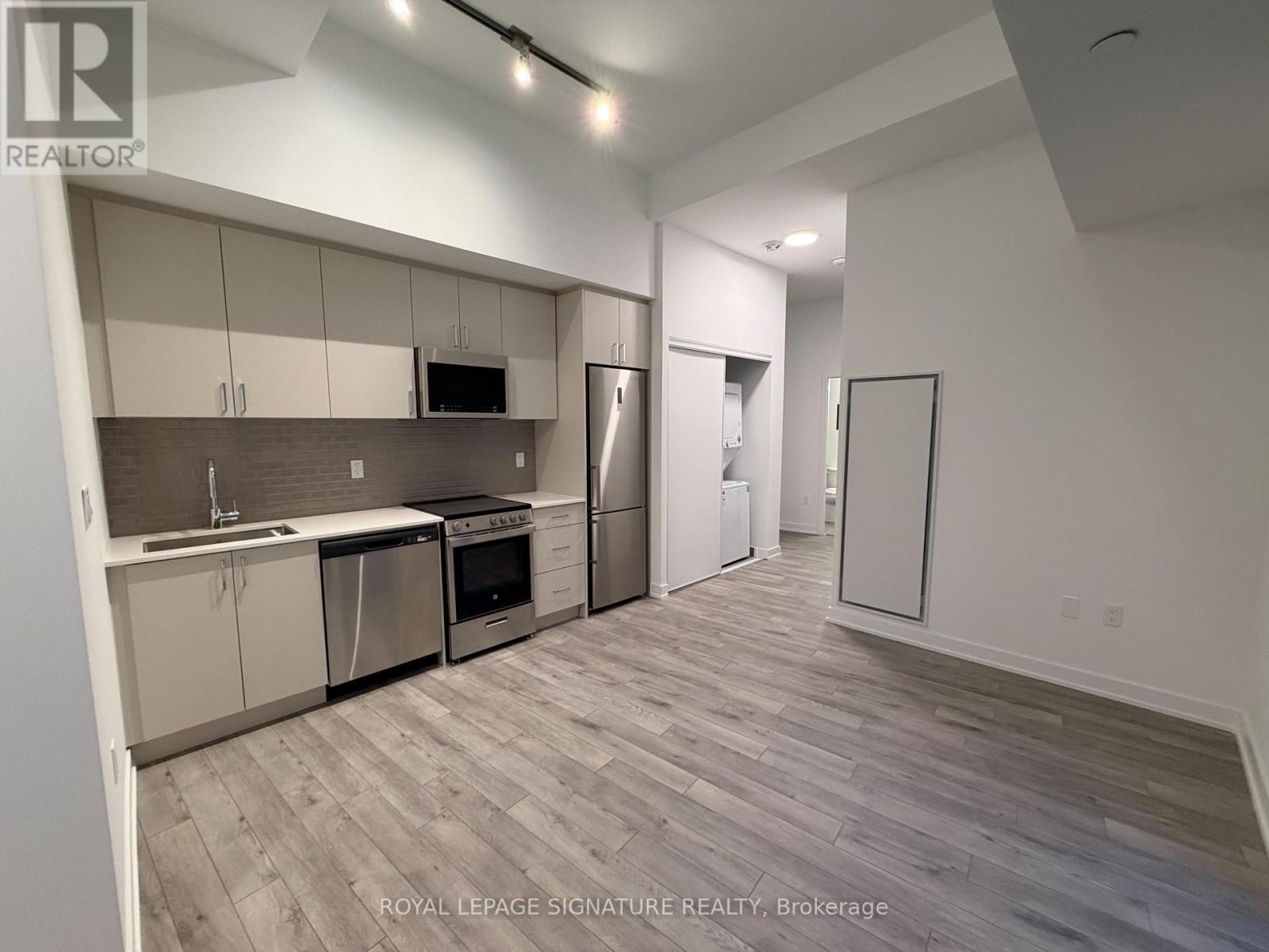 103 - 1005 Dundas Street E, Oakville, Ontario  L6H 7E8 - Photo 2 - W12884090