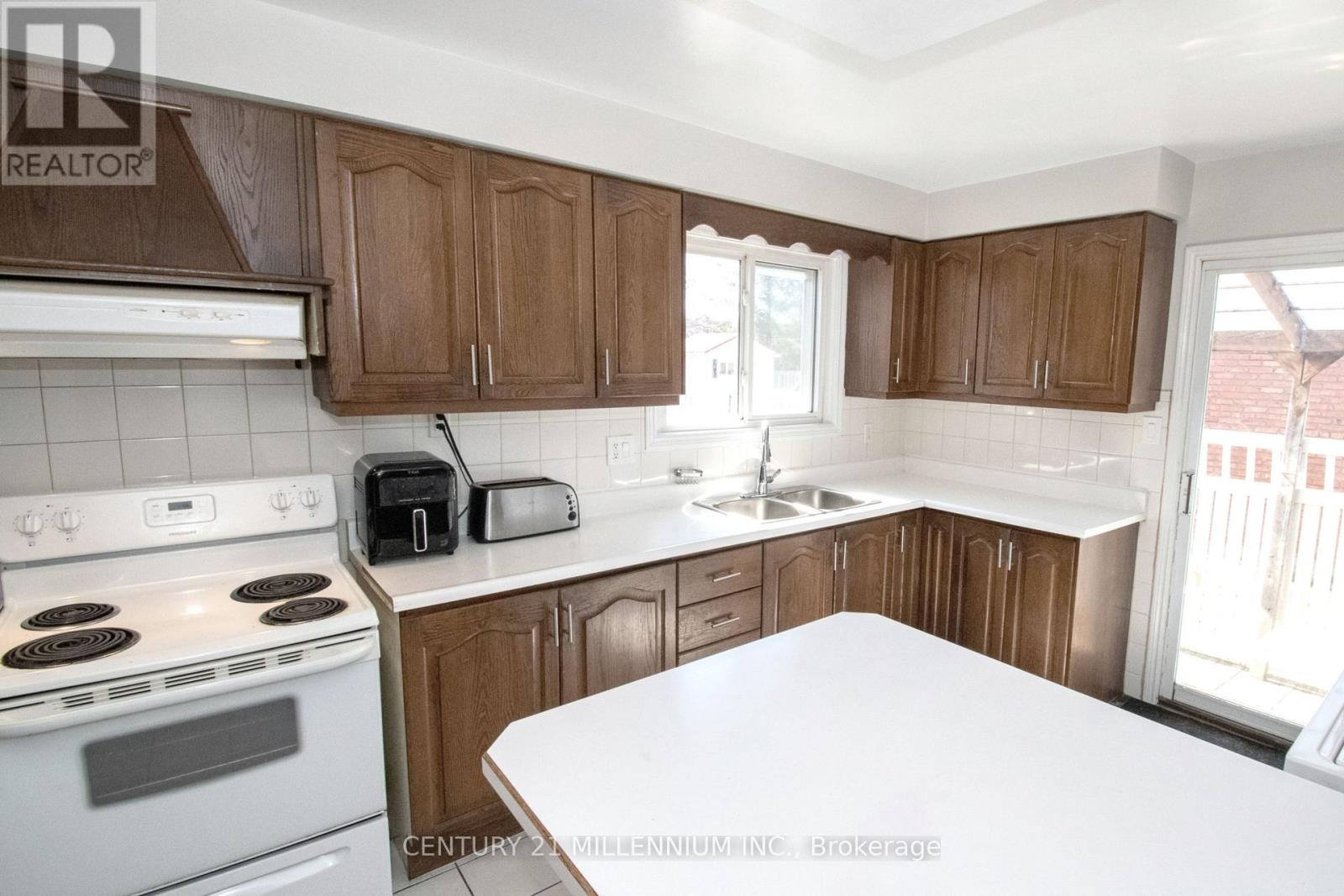 3 College Park Drive, Welland, Ontario  L3C 6Z6 - Photo 15 - X12884052