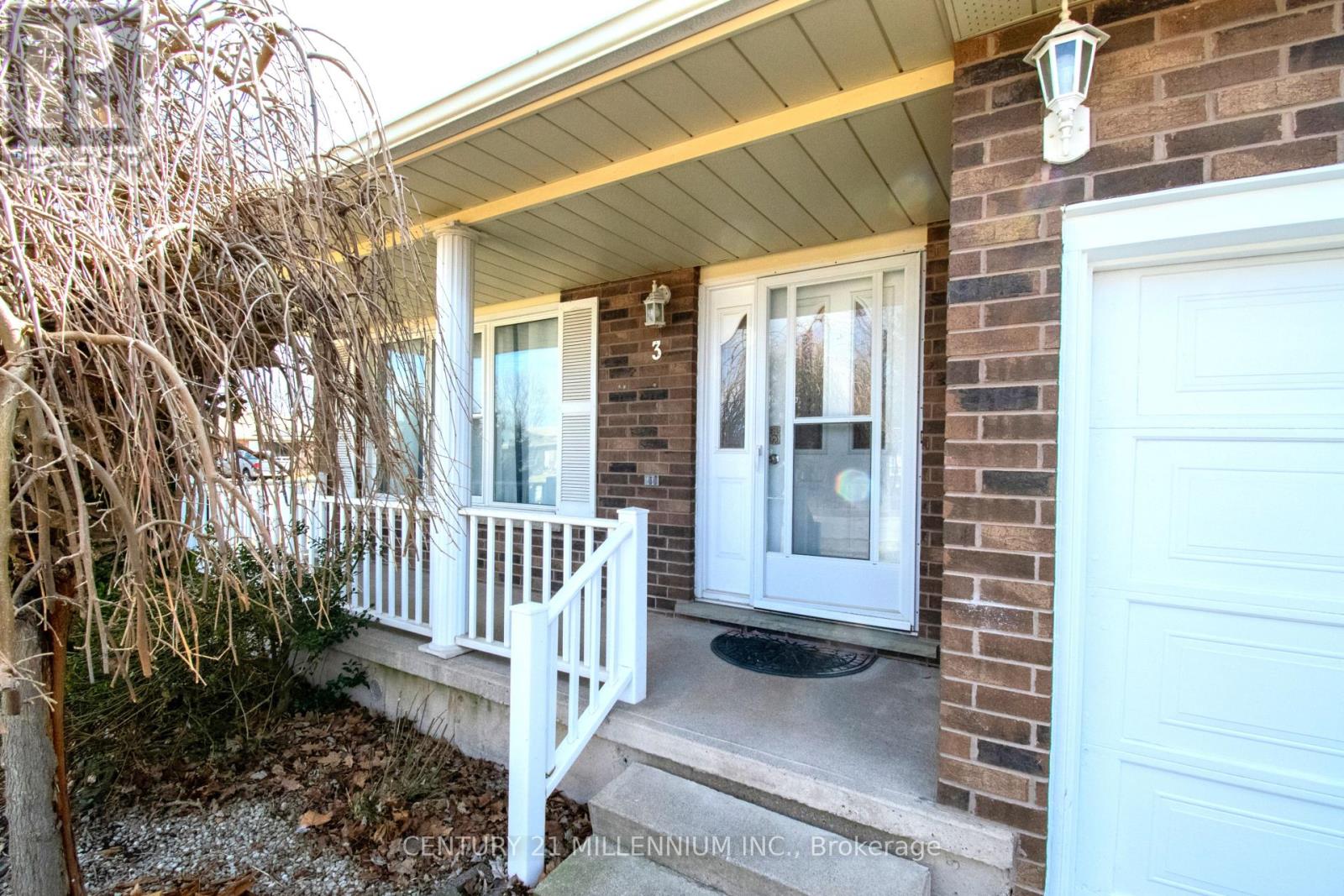 3 College Park Drive, Welland, Ontario  L3C 6Z6 - Photo 2 - X12884052