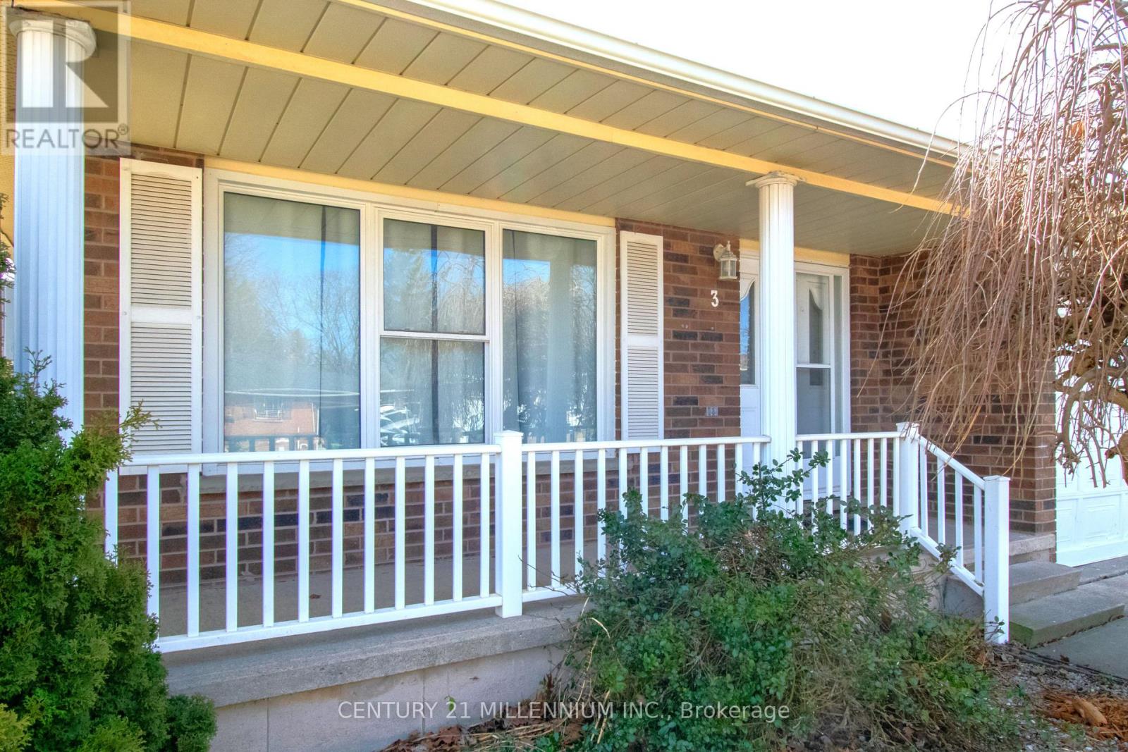 3 College Park Drive, Welland, Ontario  L3C 6Z6 - Photo 3 - X12884052