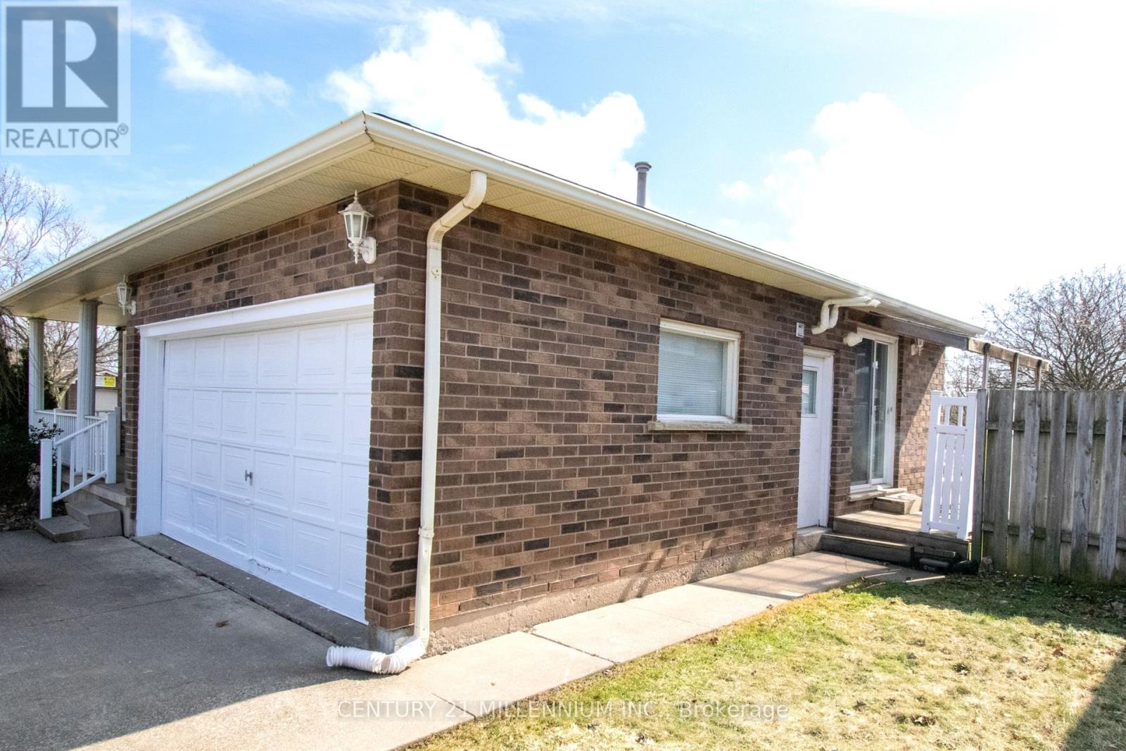 3 College Park Drive, Welland, Ontario  L3C 6Z6 - Photo 4 - X12884052