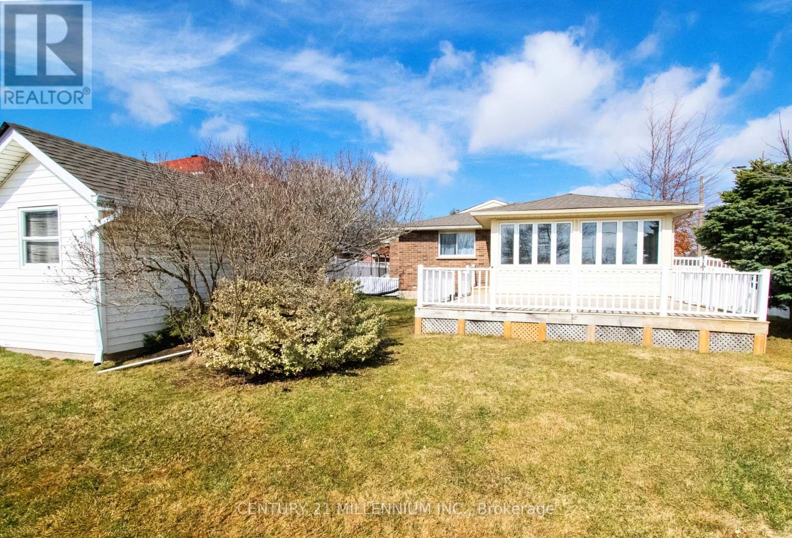 3 College Park Drive, Welland, Ontario  L3C 6Z6 - Photo 5 - X12884052