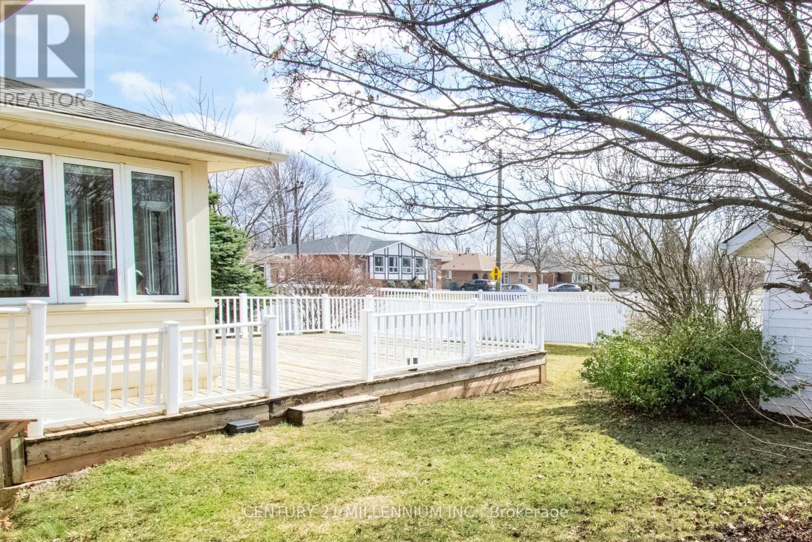 3 College Park Drive, Welland, Ontario  L3C 6Z6 - Photo 6 - X12884052