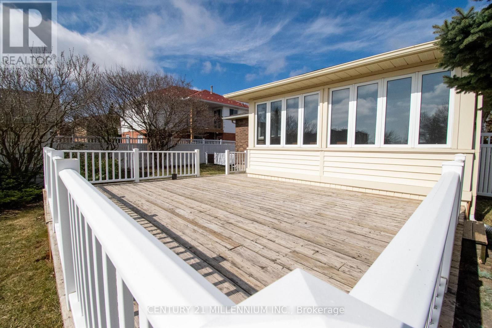 3 College Park Drive, Welland, Ontario  L3C 6Z6 - Photo 7 - X12884052