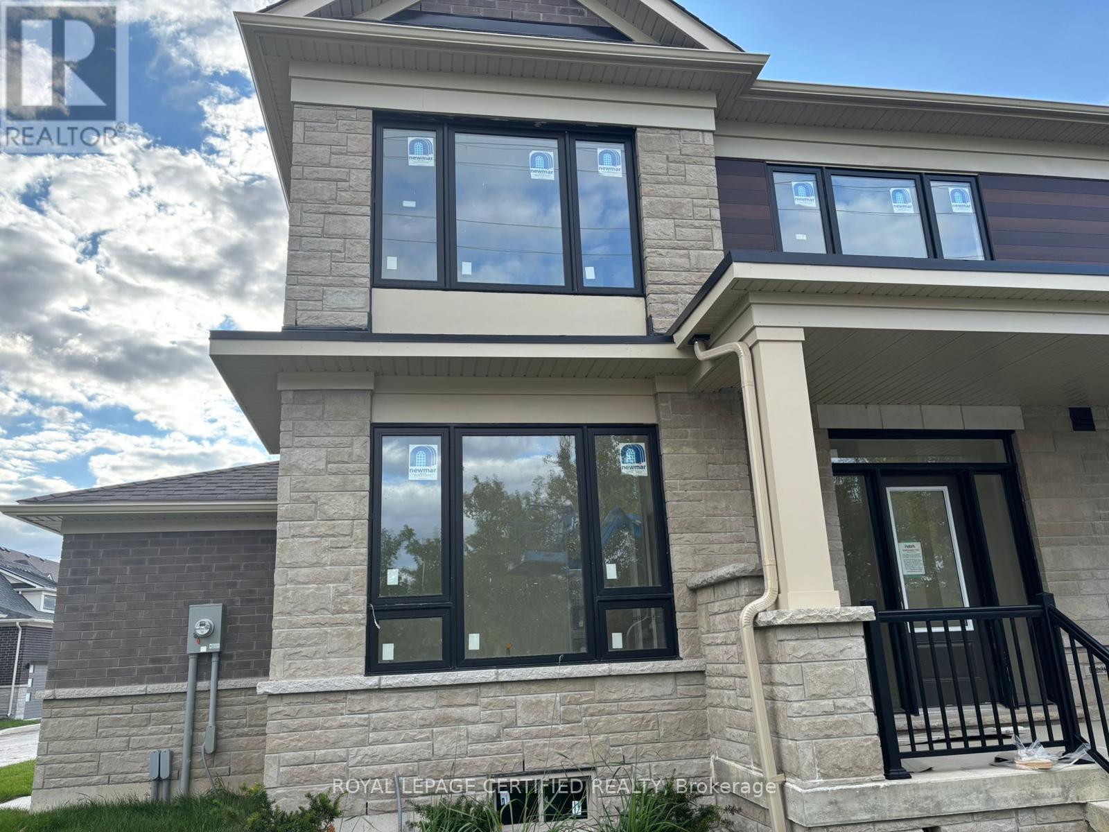 331 Lindsay Street N, Kawartha Lakes, Ontario  K9V 0T2 - Photo 2 - X12884118