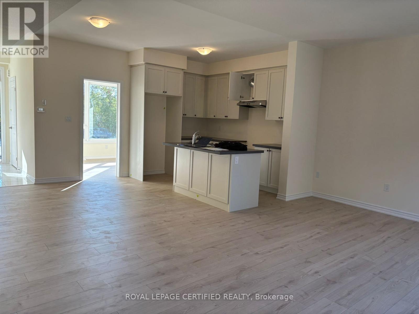 331 Lindsay Street N, Kawartha Lakes, Ontario  K9V 0T2 - Photo 8 - X12884118