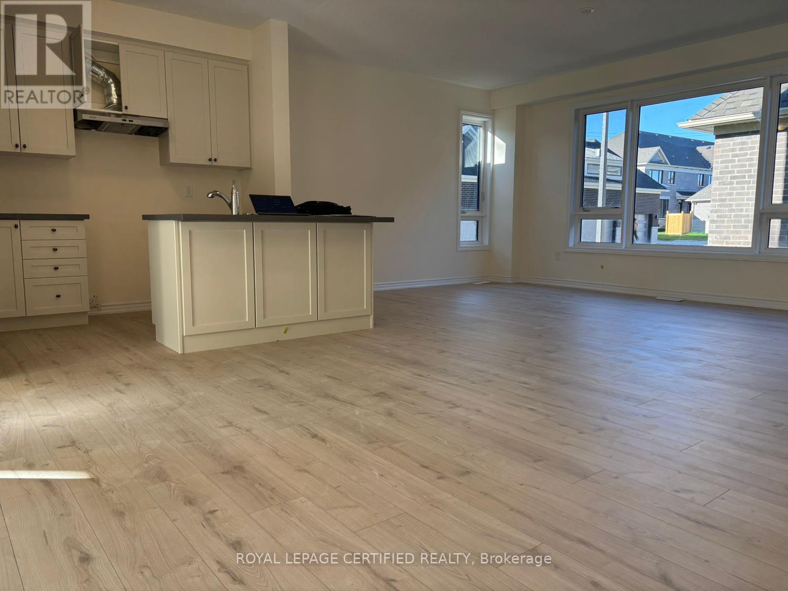 331 Lindsay Street N, Kawartha Lakes, Ontario  K9V 0T2 - Photo 9 - X12884118