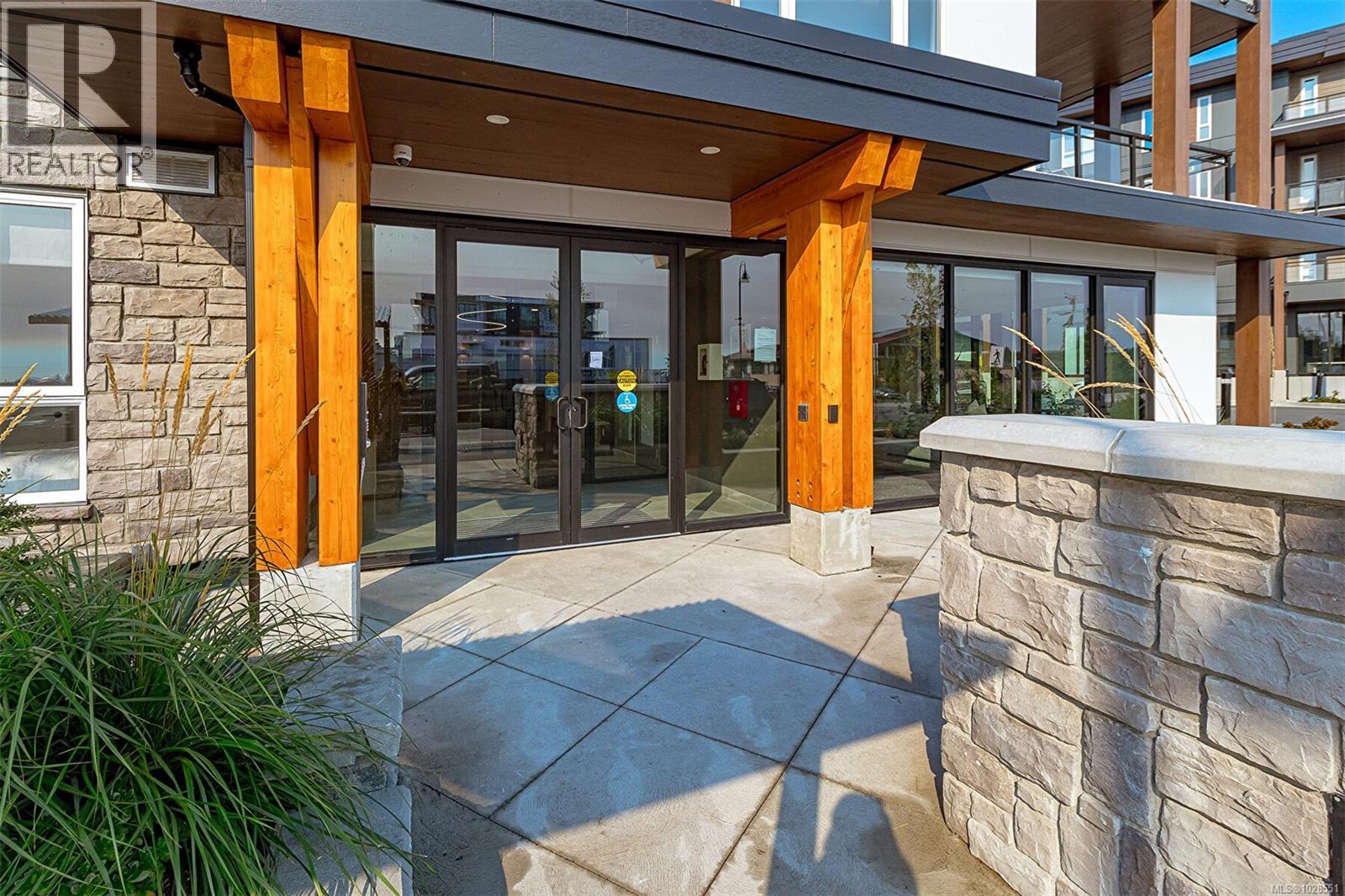 202 3564 Ryder Hesjedal Way, Colwood, British Columbia  V9C 3A1 - Photo 2 - 1028551