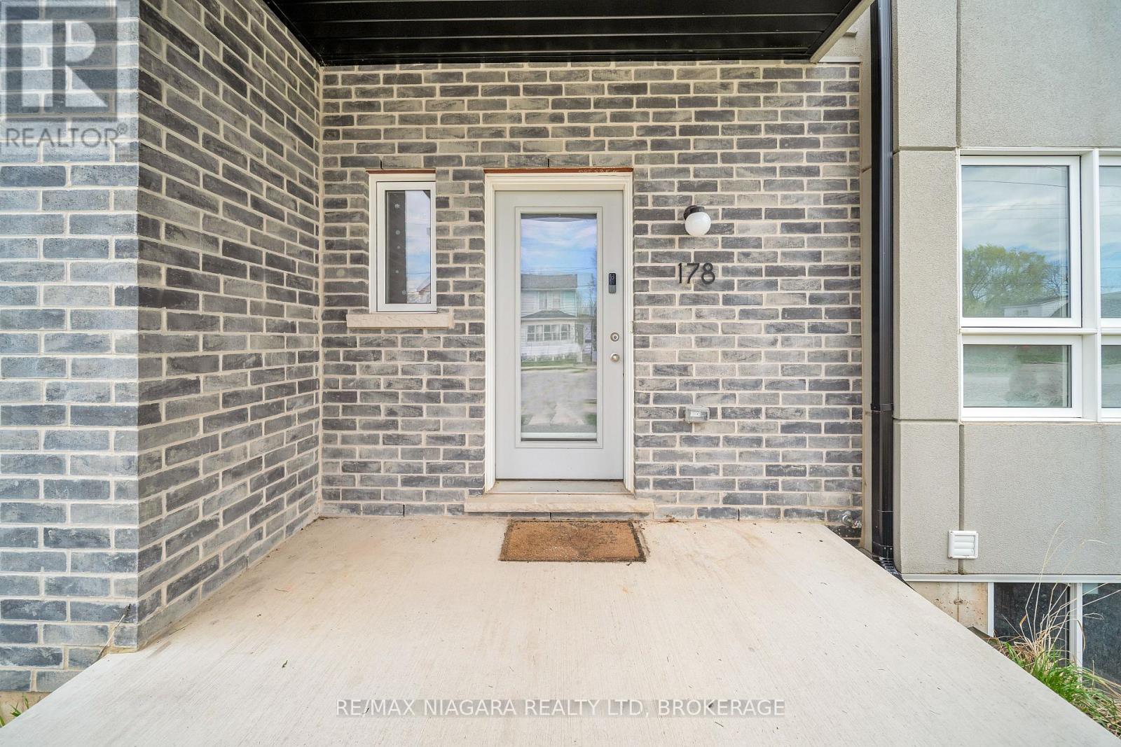 178 Broadway Lane, Welland, Ontario  L3C 5L5 - Photo 3 - X12884124