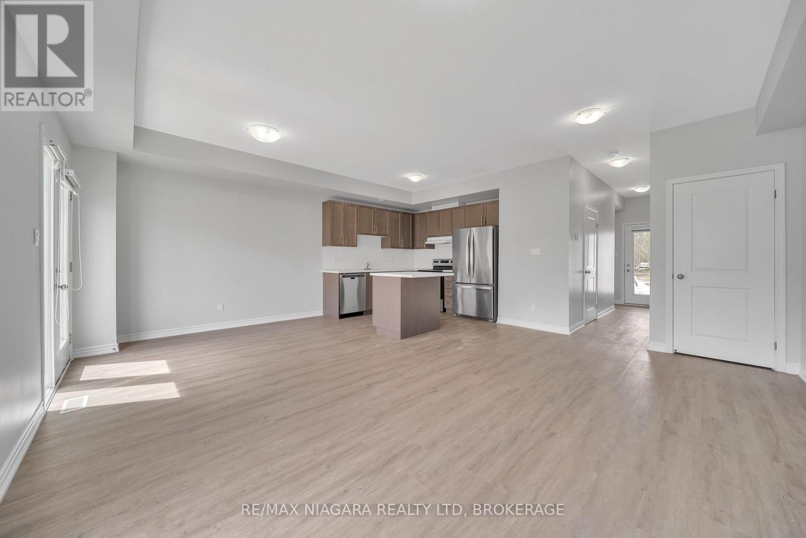 178 Broadway Lane, Welland, Ontario  L3C 5L5 - Photo 6 - X12884124