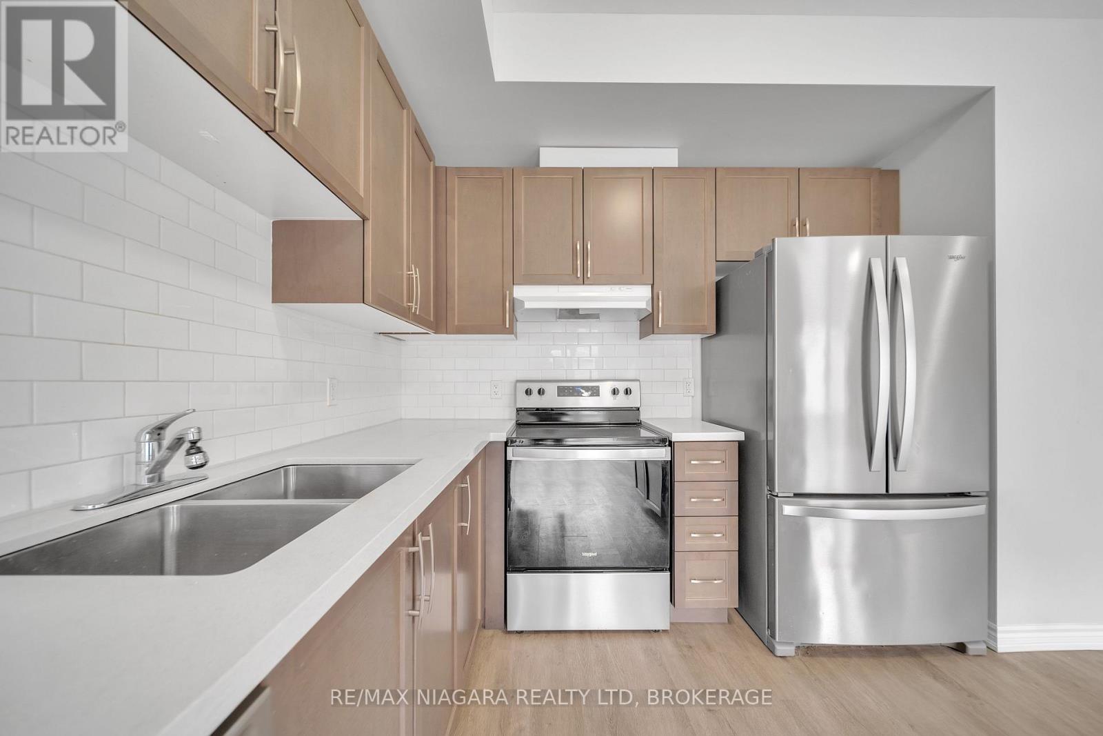 178 Broadway Lane, Welland, Ontario  L3C 5L5 - Photo 7 - X12884124