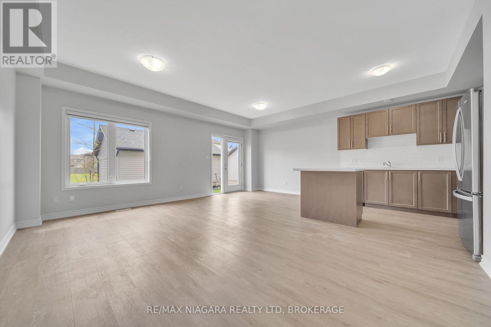 178 Broadway Lane, Welland, Ontario  L3C 5L5 - Photo 8 - X12884124