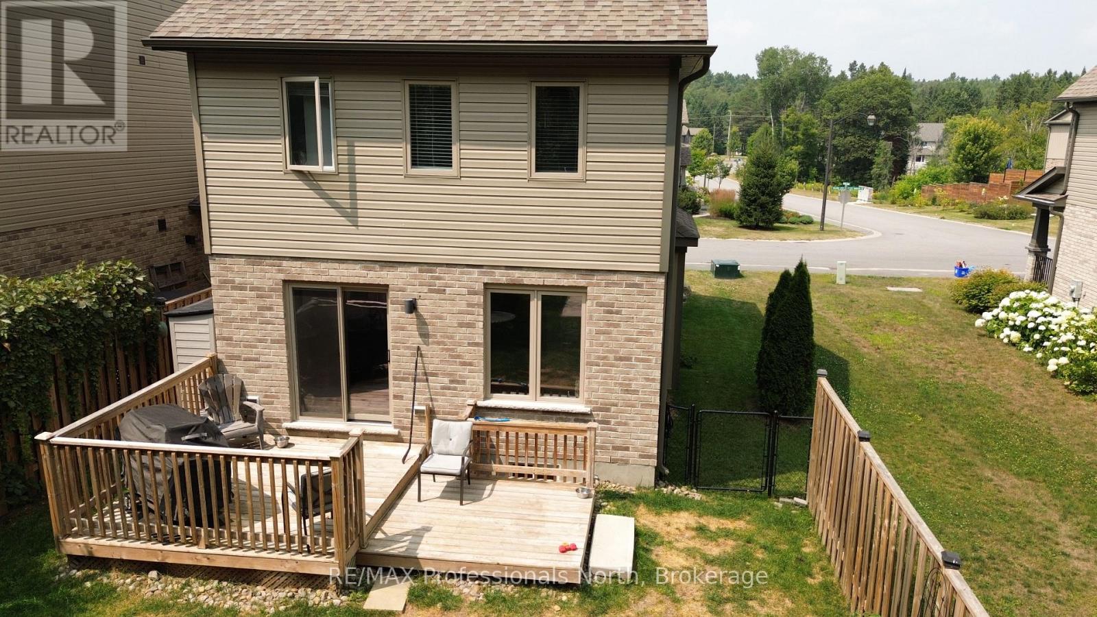 8 Spalding Crescent, Huntsville, Ontario  P1H 1C9 - Photo 2 - X12884134