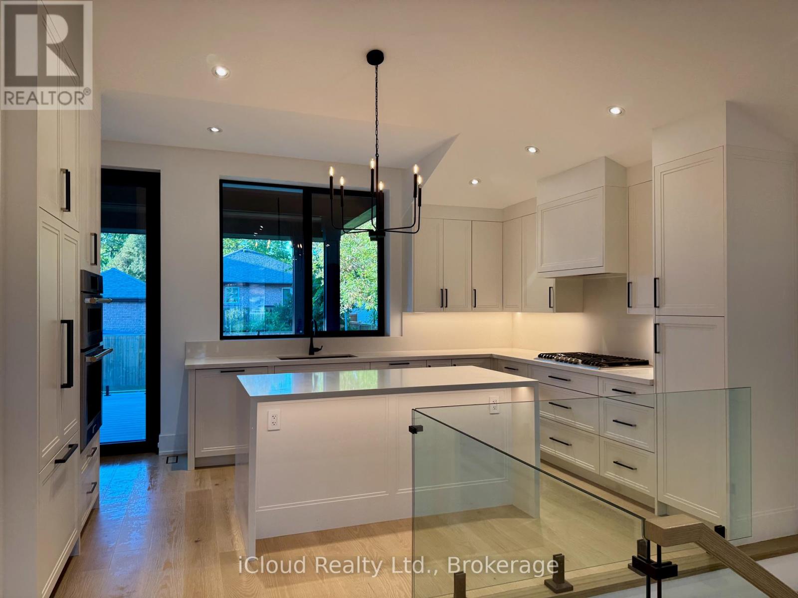 201 Troy Street, Mississauga, Ontario  L5G 1S9 - Photo 12 - W12884120