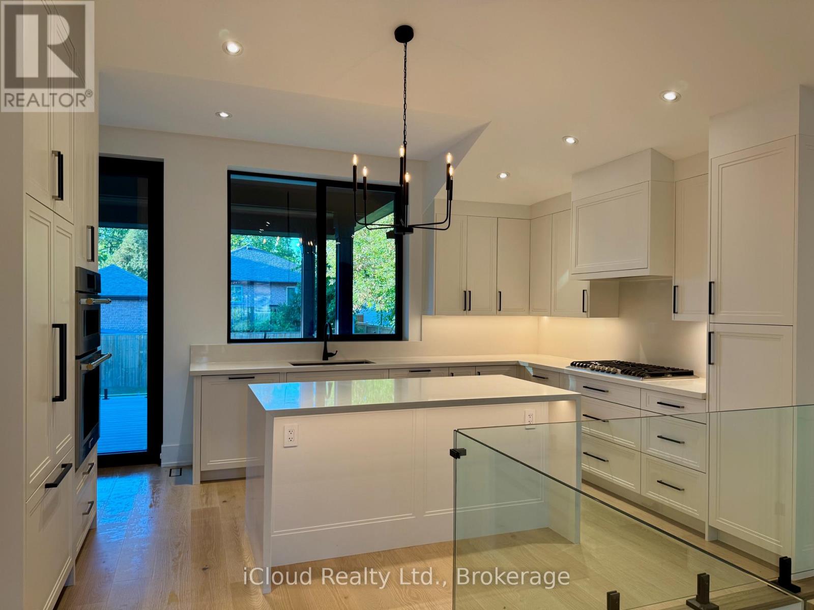 201 Troy Street, Mississauga, Ontario  L5G 1S9 - Photo 14 - W12884120