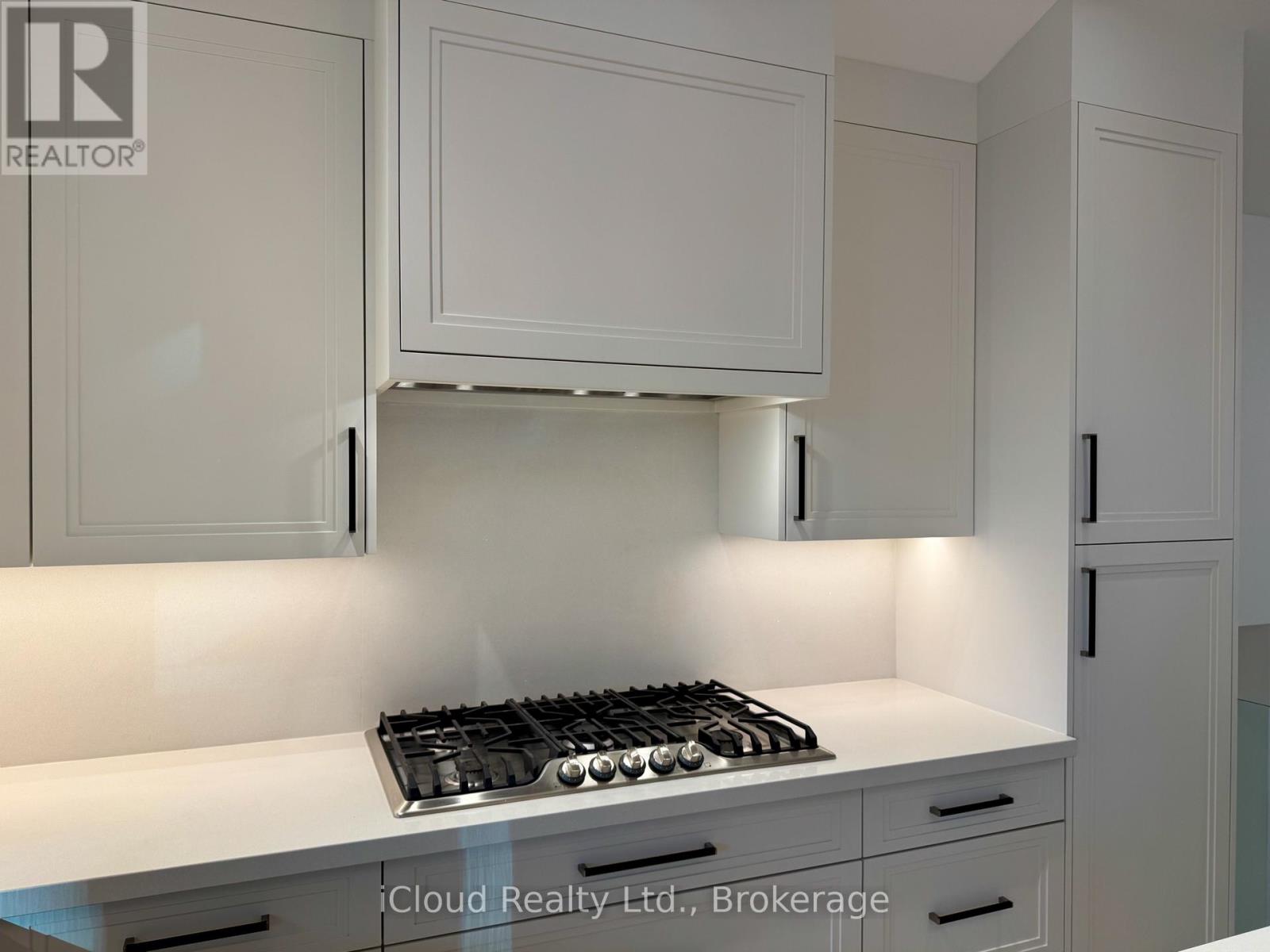 201 Troy Street, Mississauga, Ontario  L5G 1S9 - Photo 15 - W12884120