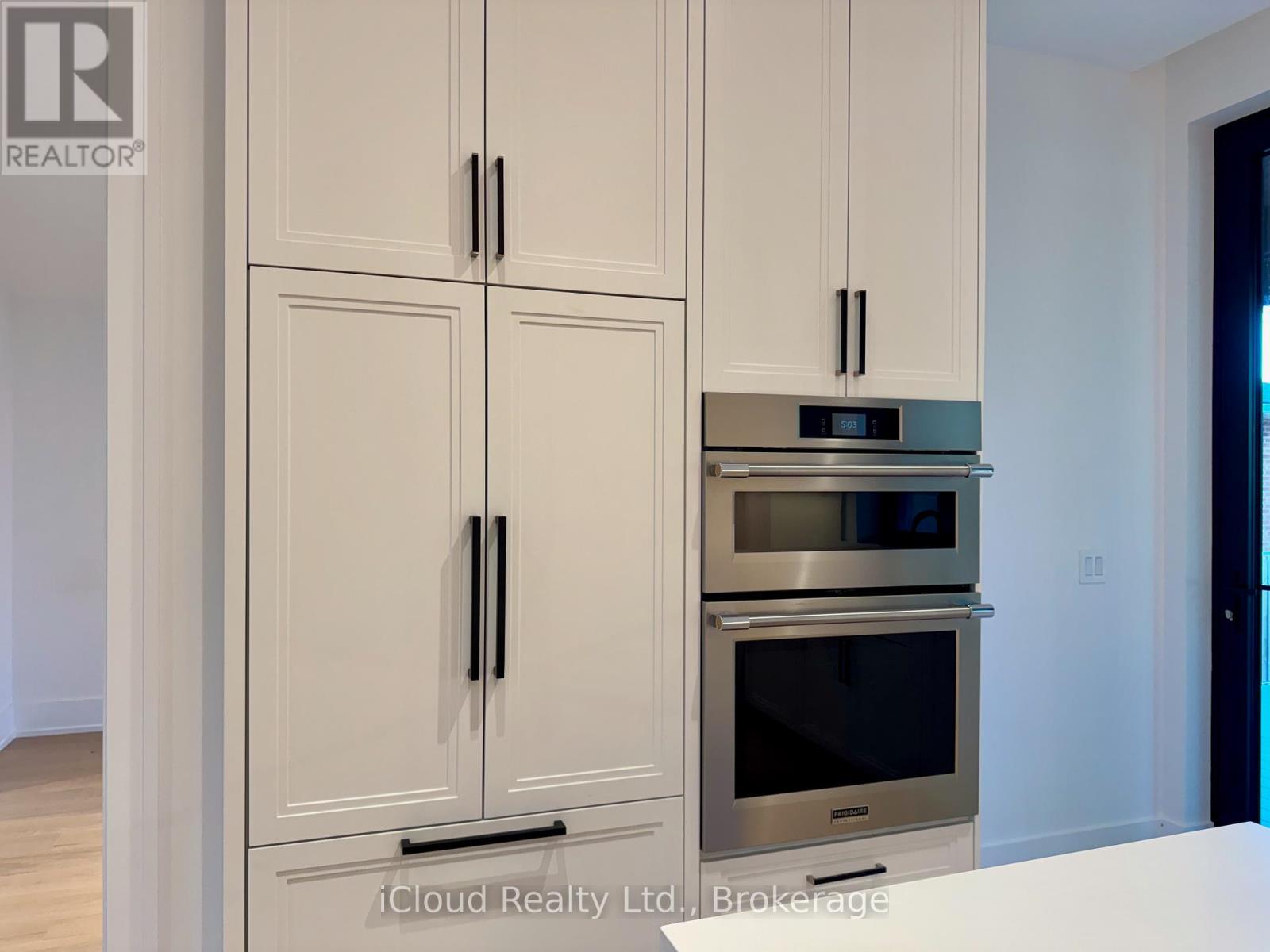 201 Troy Street, Mississauga, Ontario  L5G 1S9 - Photo 17 - W12884120