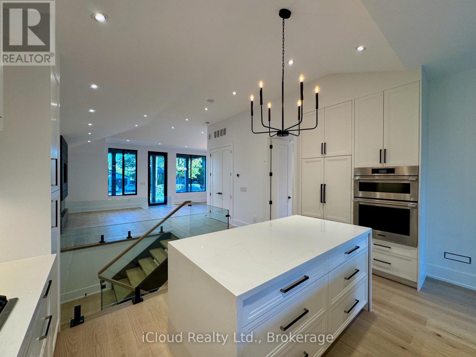 201 Troy Street, Mississauga, Ontario  L5G 1S9 - Photo 19 - W12884120