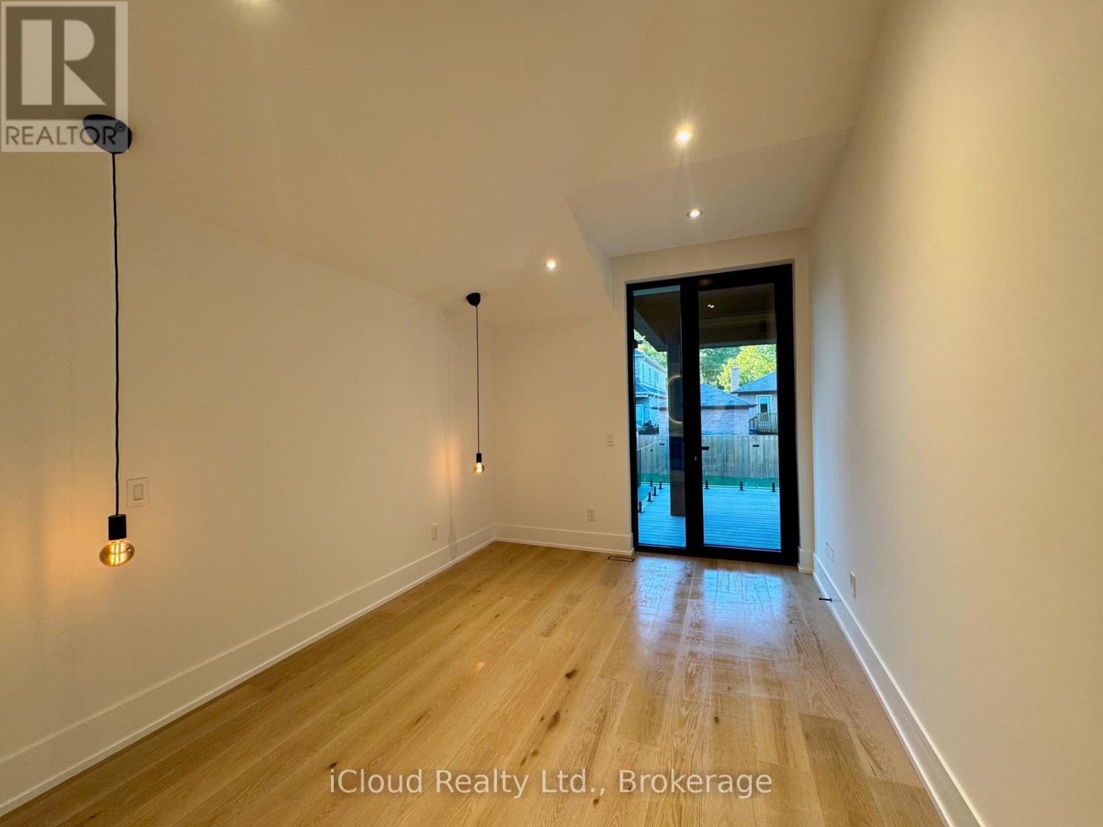 201 Troy Street, Mississauga, Ontario  L5G 1S9 - Photo 21 - W12884120