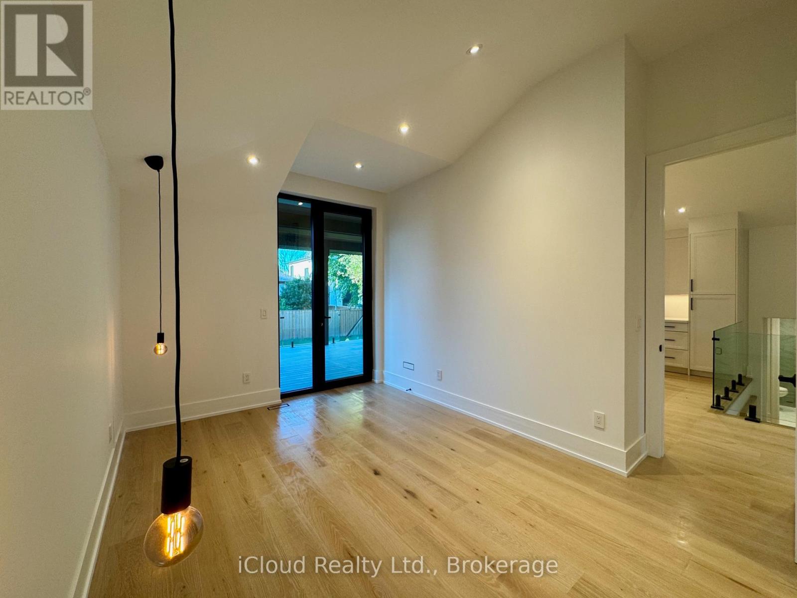 201 Troy Street, Mississauga, Ontario  L5G 1S9 - Photo 22 - W12884120