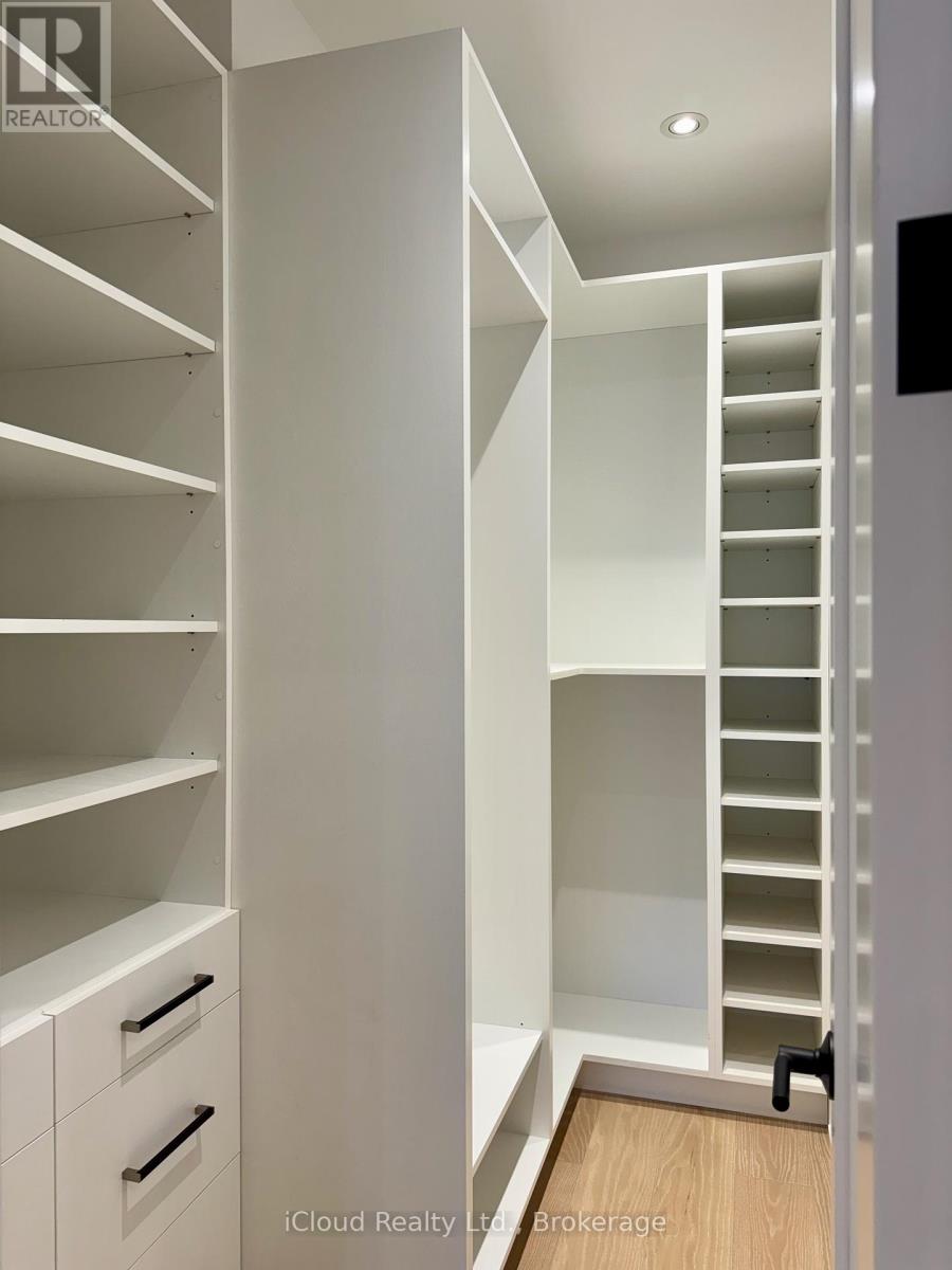 201 Troy Street, Mississauga, Ontario  L5G 1S9 - Photo 23 - W12884120