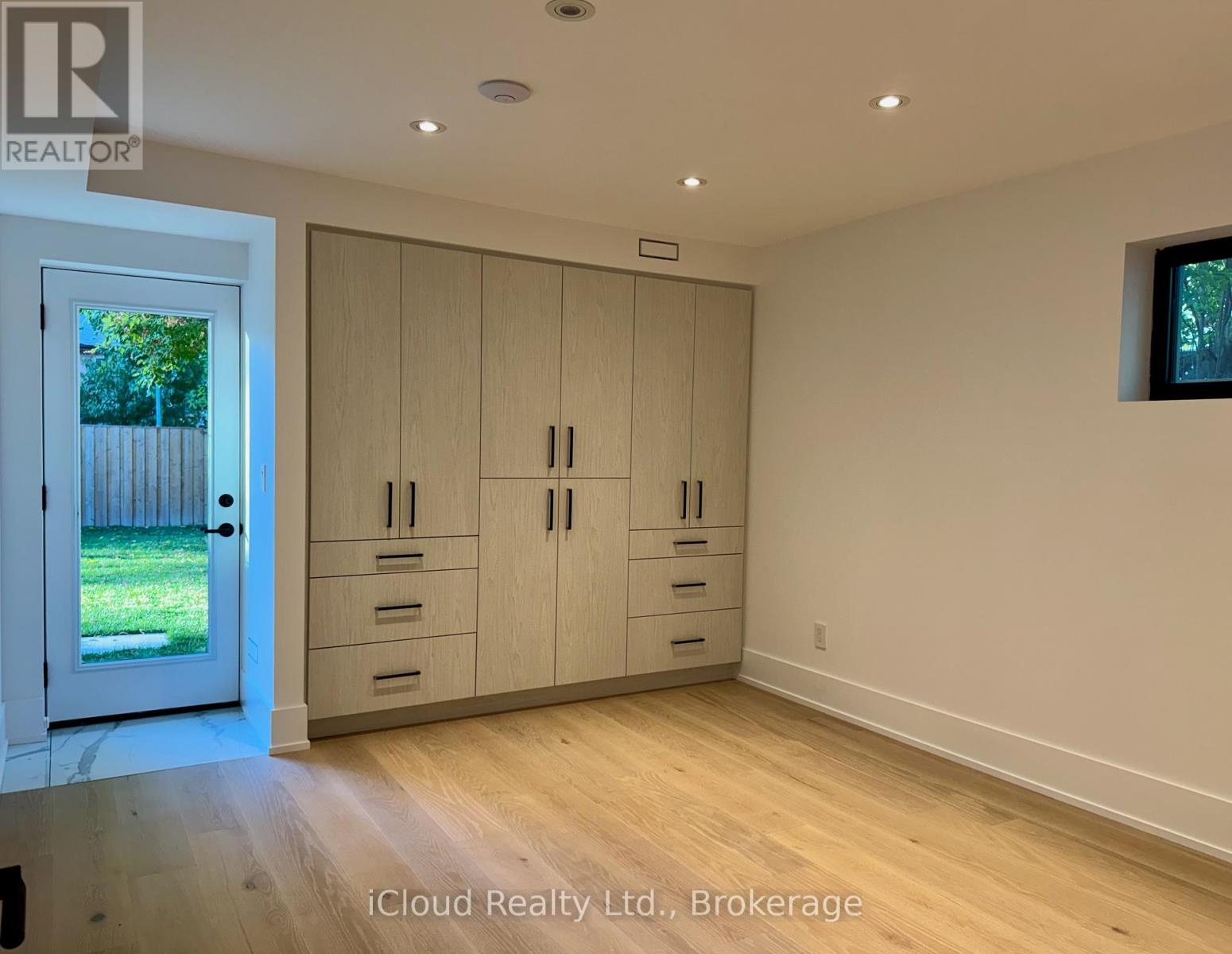 201 Troy Street, Mississauga, Ontario  L5G 1S9 - Photo 29 - W12884120