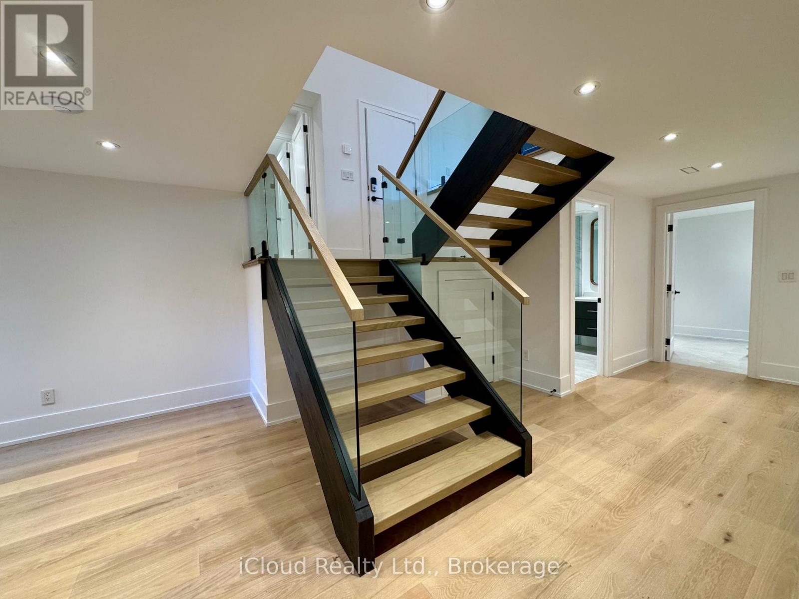 201 Troy Street, Mississauga, Ontario  L5G 1S9 - Photo 32 - W12884120