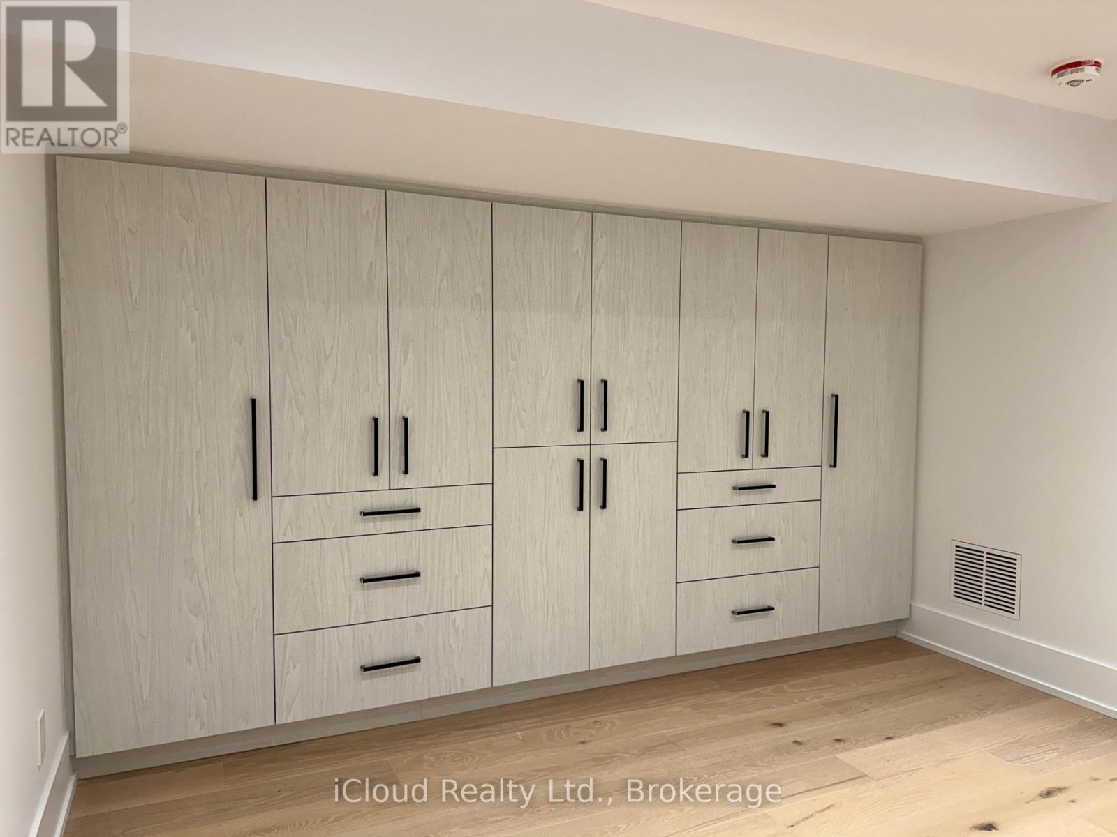 201 Troy Street, Mississauga, Ontario  L5G 1S9 - Photo 41 - W12884120