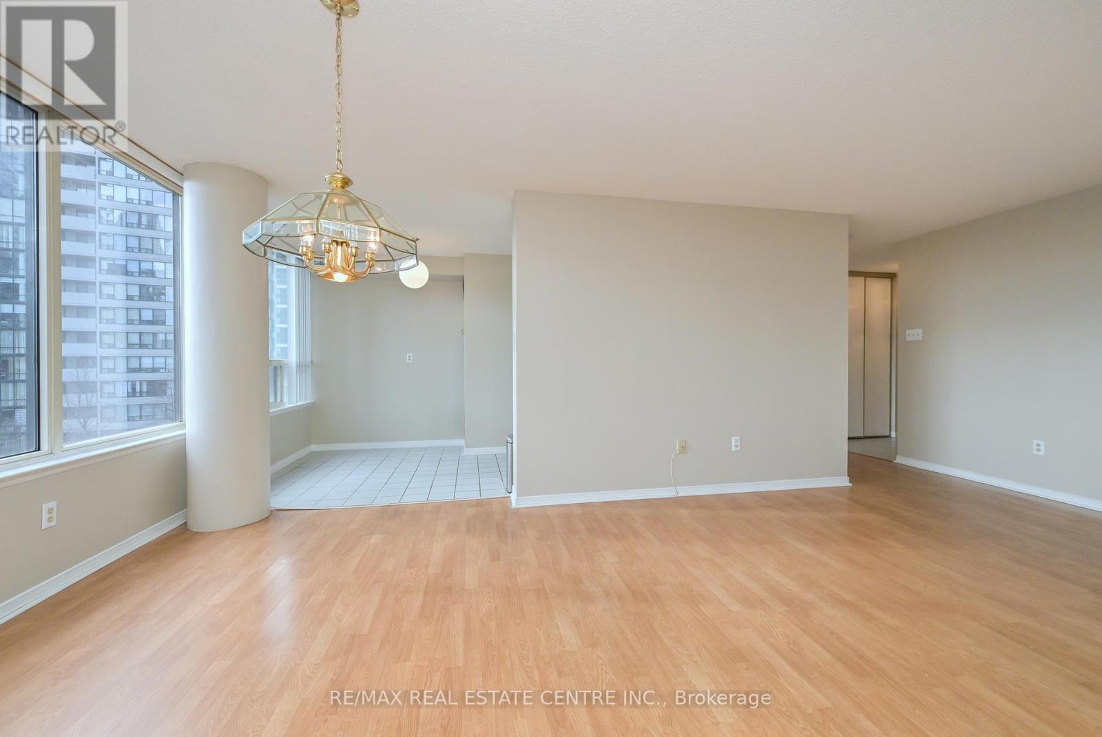 #609 - 330 Rathburn Road W, Mississauga (Creditview), Ontario  L5B 3Y1 - Photo 10 - W12884130