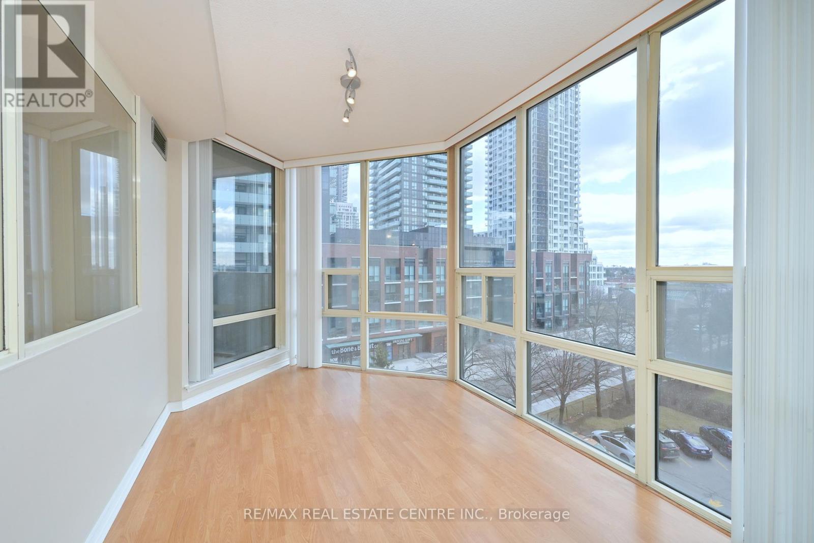 #609 - 330 Rathburn Road W, Mississauga (Creditview), Ontario  L5B 3Y1 - Photo 14 - W12884130