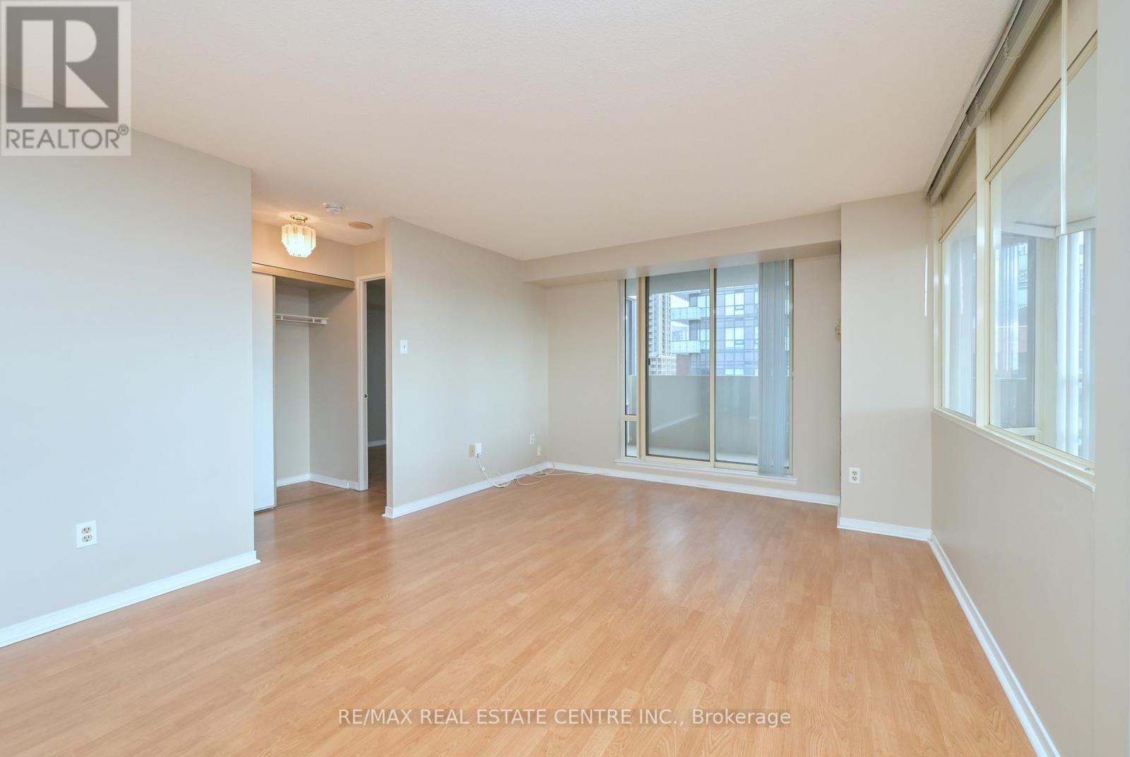 #609 - 330 Rathburn Road W, Mississauga (Creditview), Ontario  L5B 3Y1 - Photo 15 - W12884130