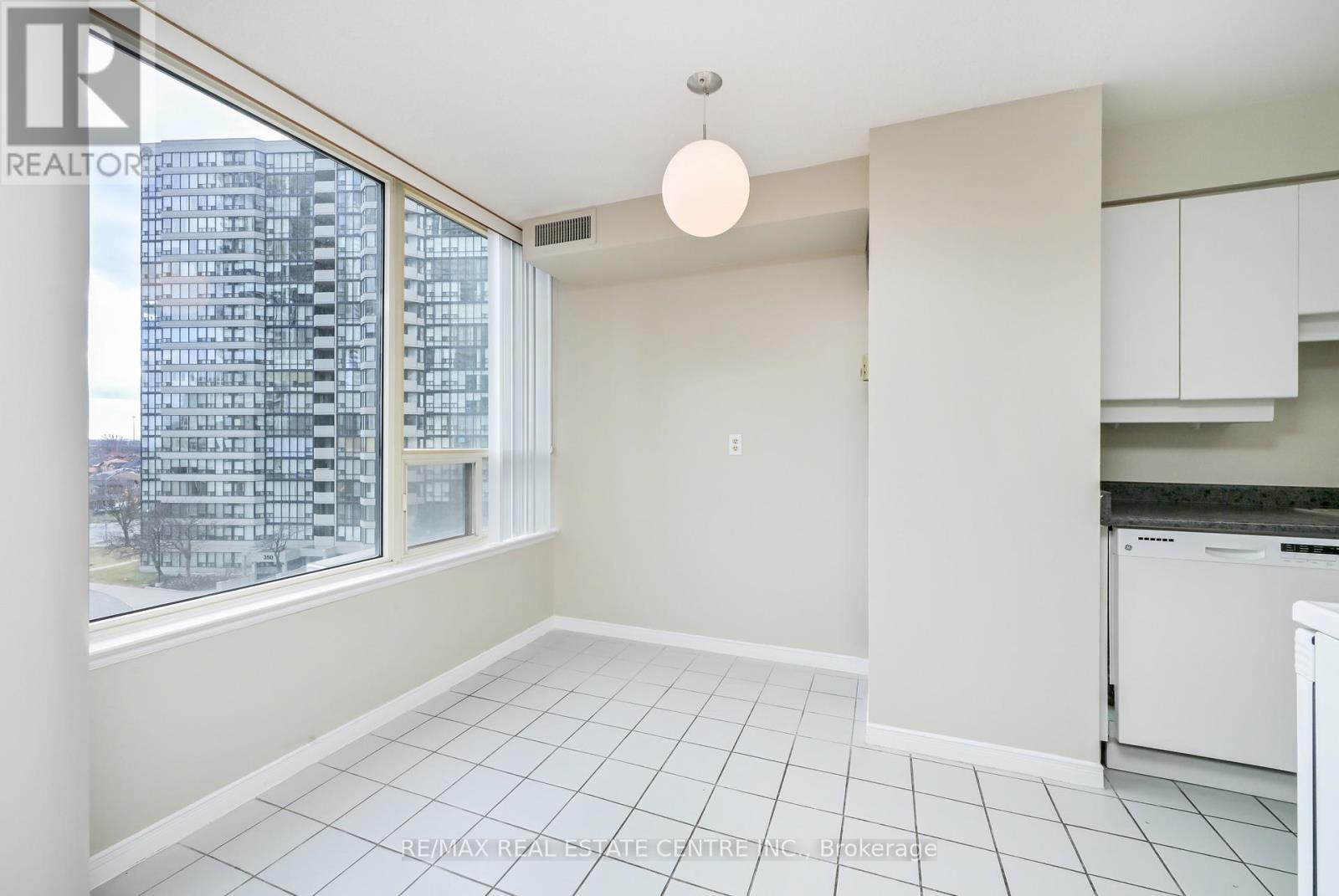 #609 - 330 Rathburn Road W, Mississauga (Creditview), Ontario  L5B 3Y1 - Photo 8 - W12884130