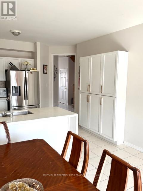 11 Kettlewell Crescent, Brampton (Sandringham-Wellington), Ontario  L6R 0T3 - Photo 7 - W12884148