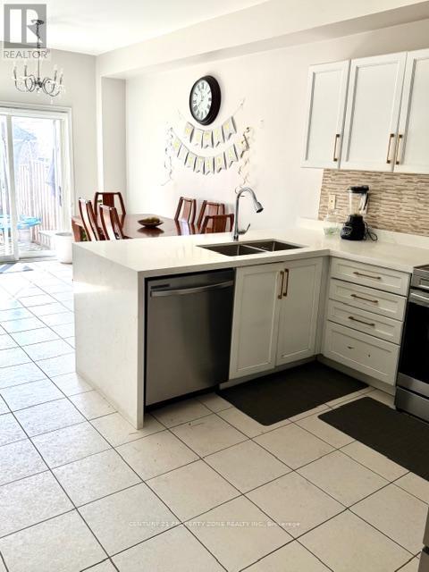 11 Kettlewell Crescent, Brampton (Sandringham-Wellington), Ontario  L6R 0T3 - Photo 8 - W12884148