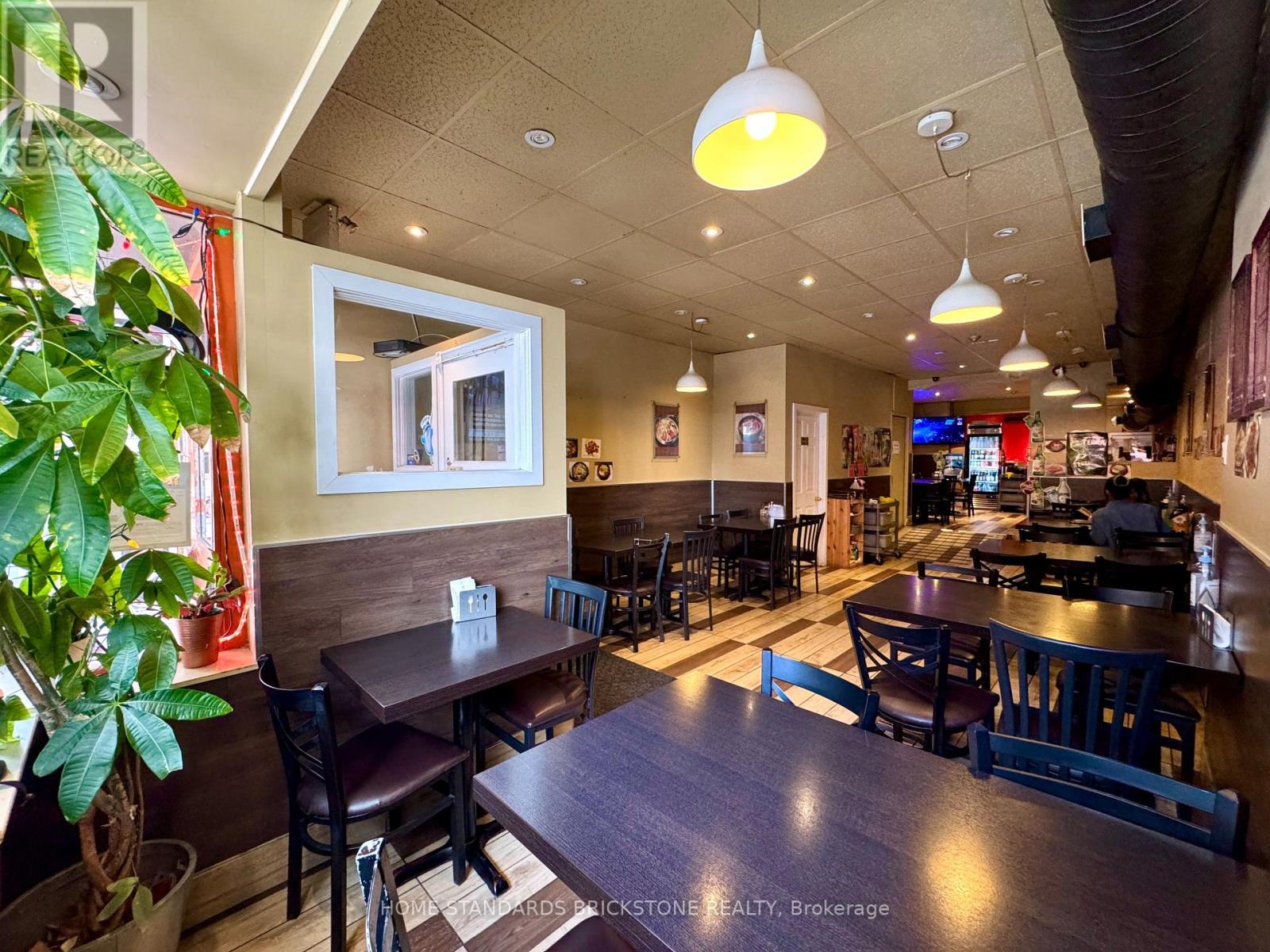 586 BLOOR STREET W, Toronto, Ontario