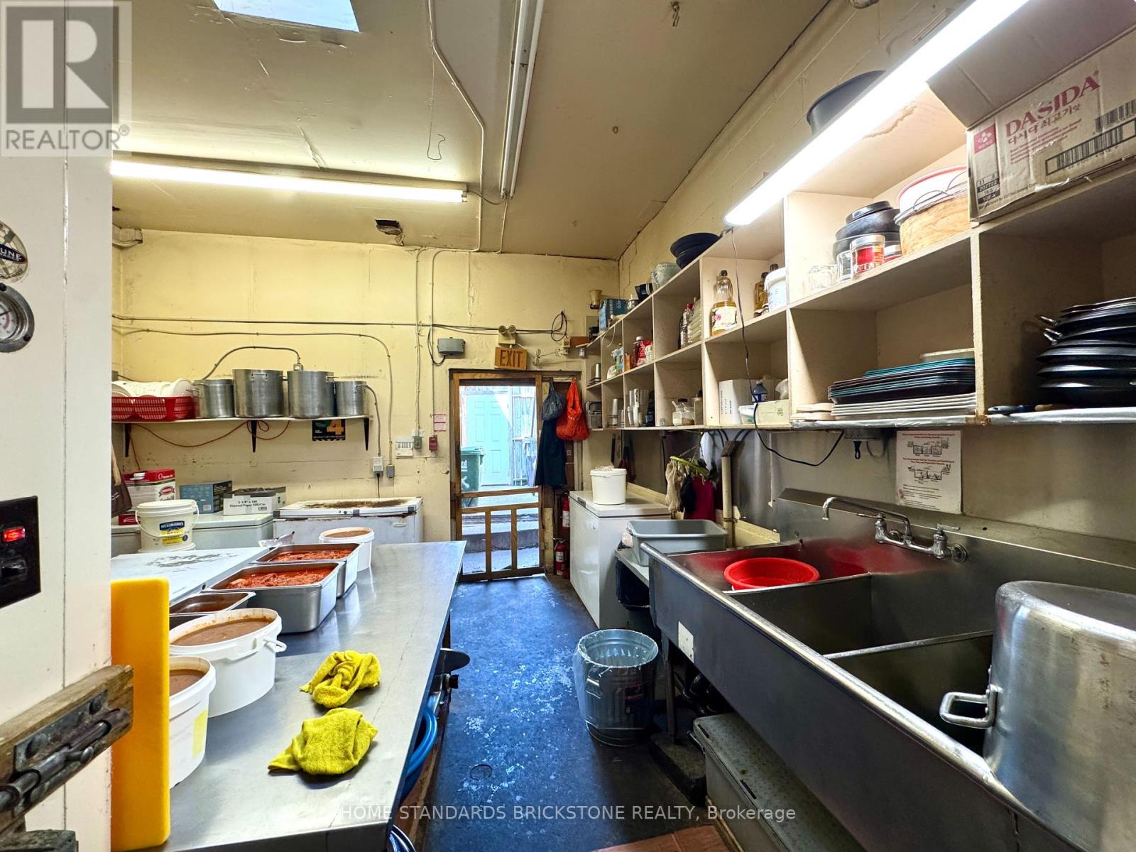 586 Bloor Street W, Toronto, Ontario  M6G 1K4 - Photo 10 - C12884196