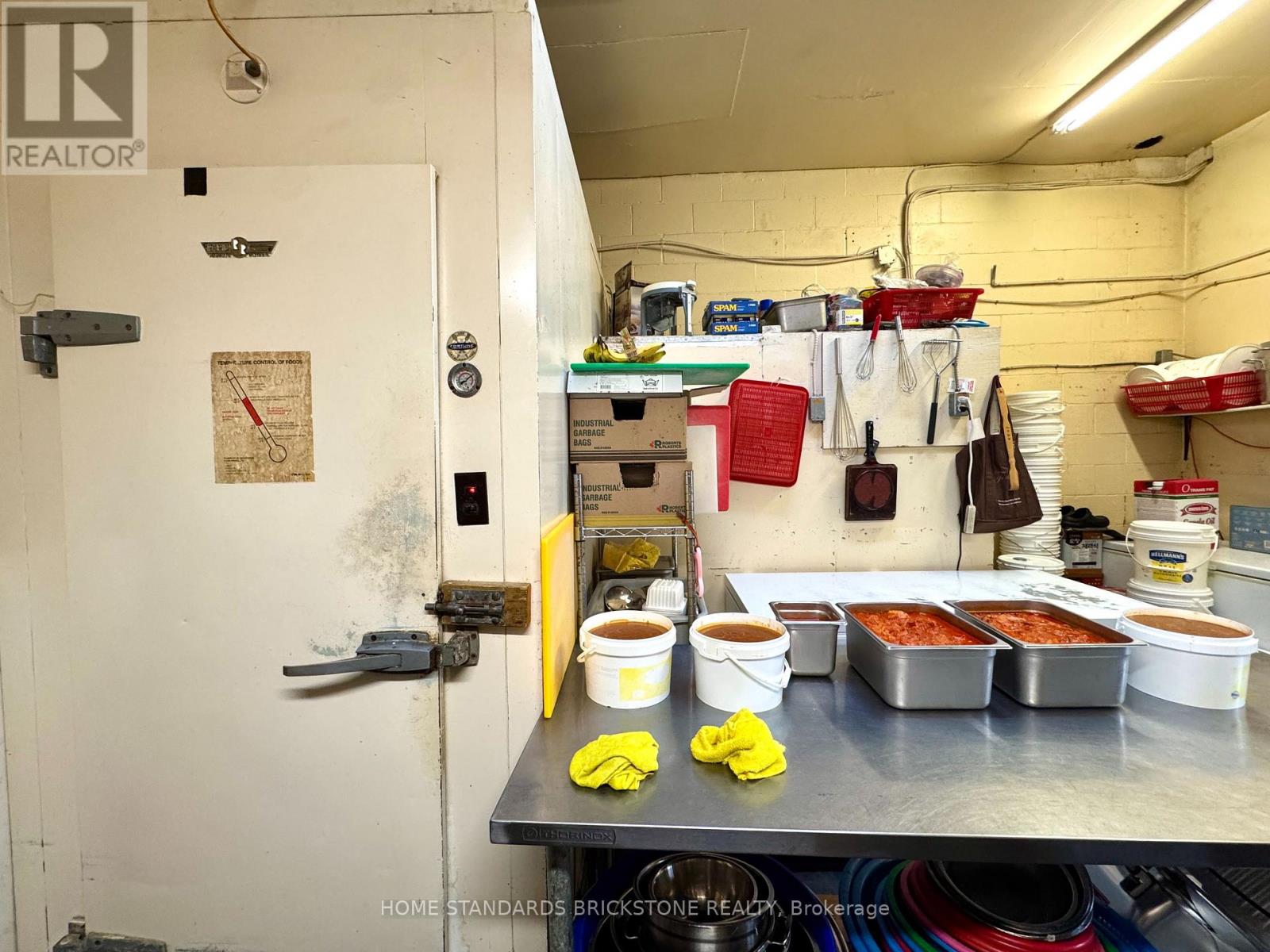 586 Bloor Street W, Toronto, Ontario  M6G 1K4 - Photo 11 - C12884196