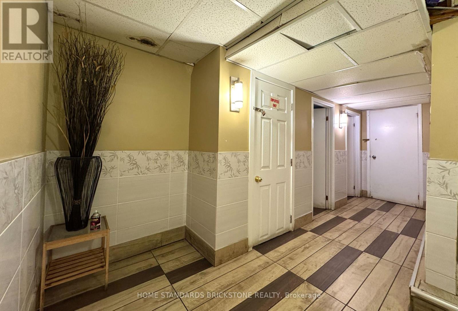 586 Bloor Street W, Toronto, Ontario  M6G 1K4 - Photo 13 - C12884196