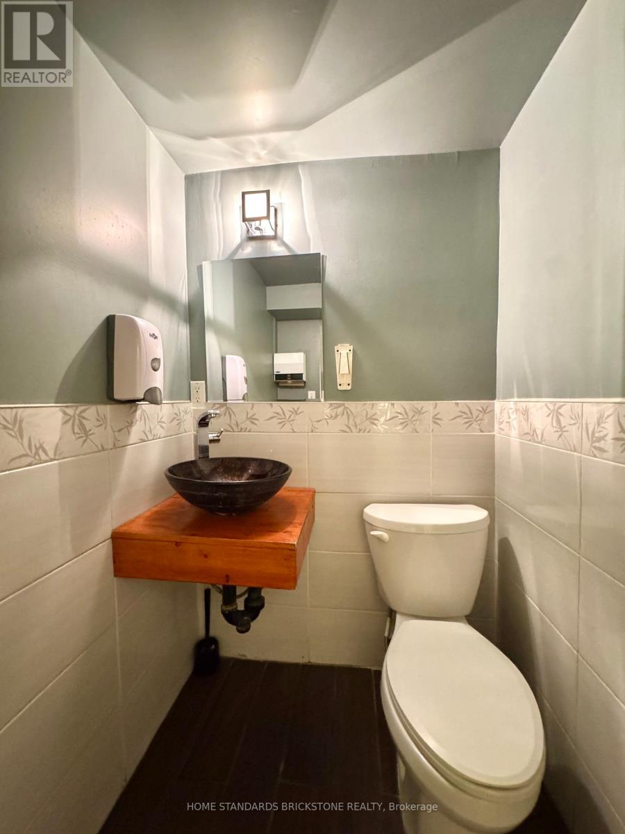 586 Bloor Street W, Toronto, Ontario  M6G 1K4 - Photo 15 - C12884196