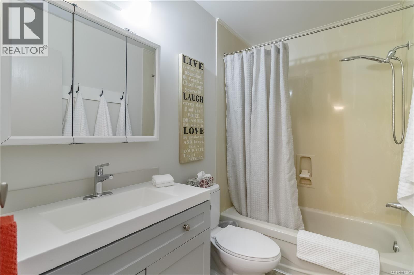 2 2034 Weiler Ave, Sidney, British Columbia  V8L 1R4 - Photo 21 - 1028925